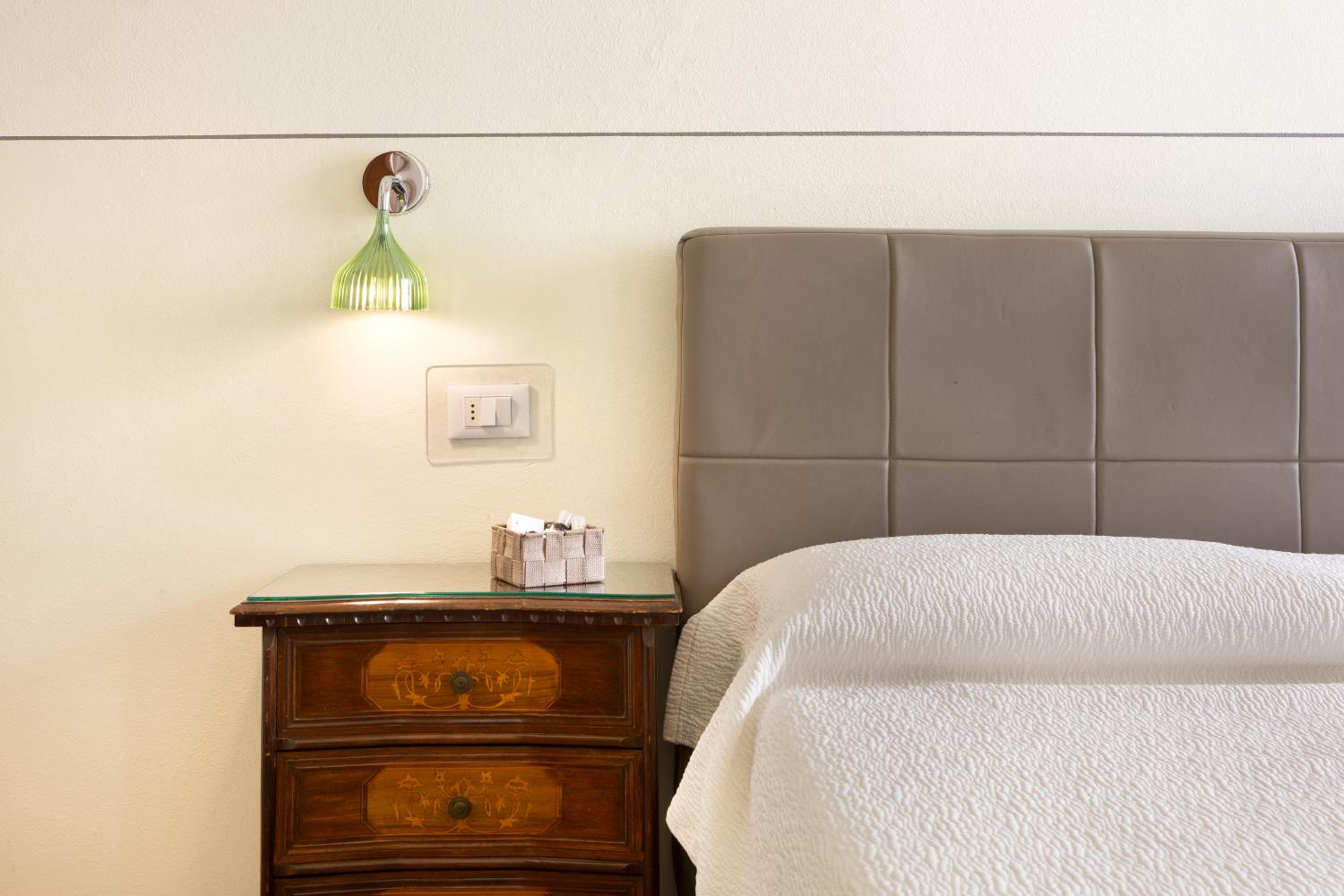 Standard Double or Twin Room thumbnail 6