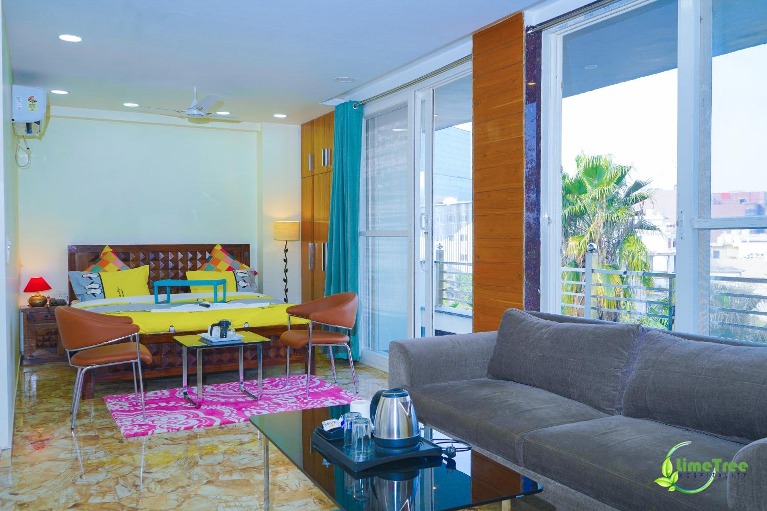 King Room with Balcony - Photo 1