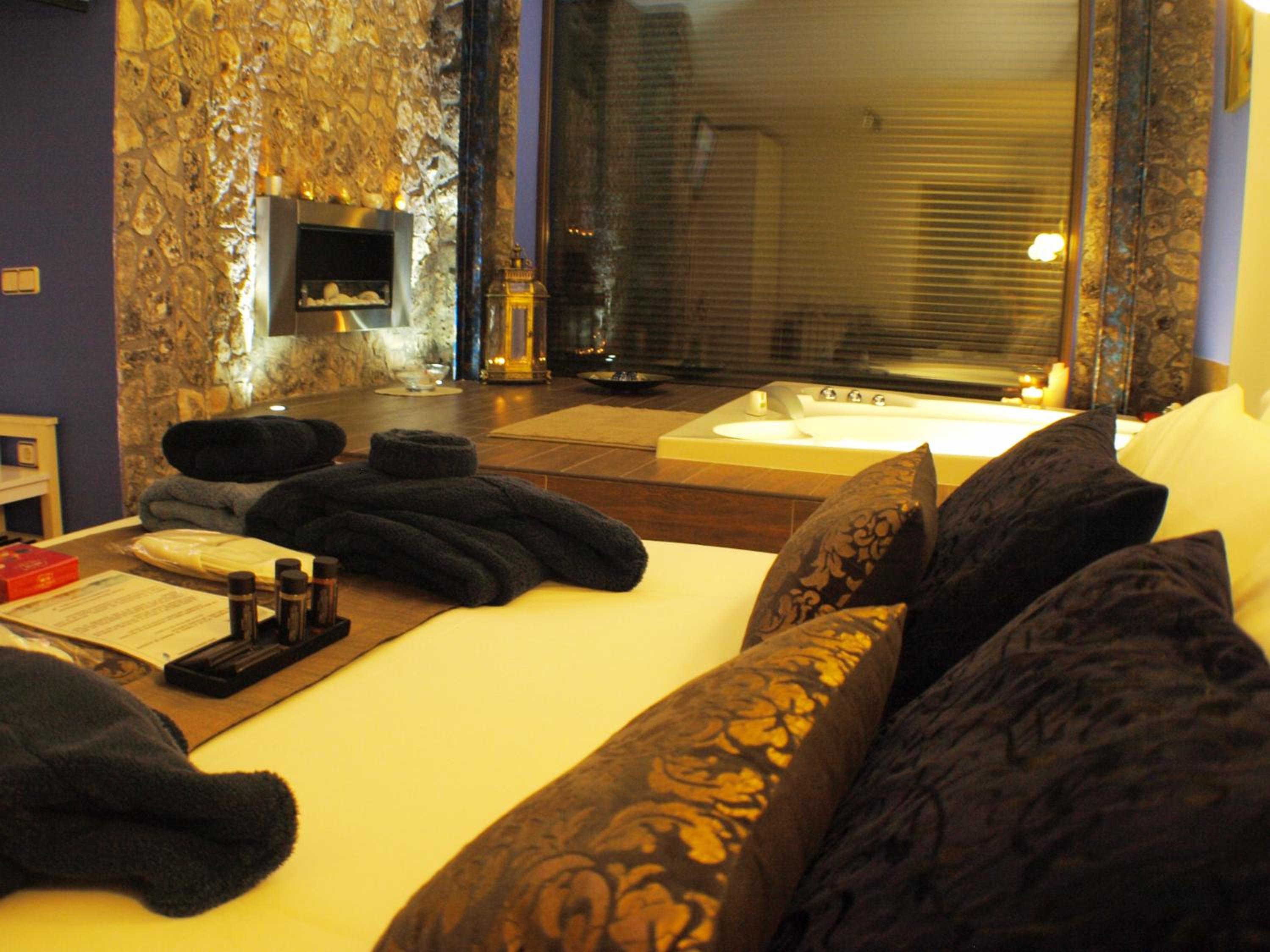 Two-Bedroom House (2-6 Adults) - Photo 220