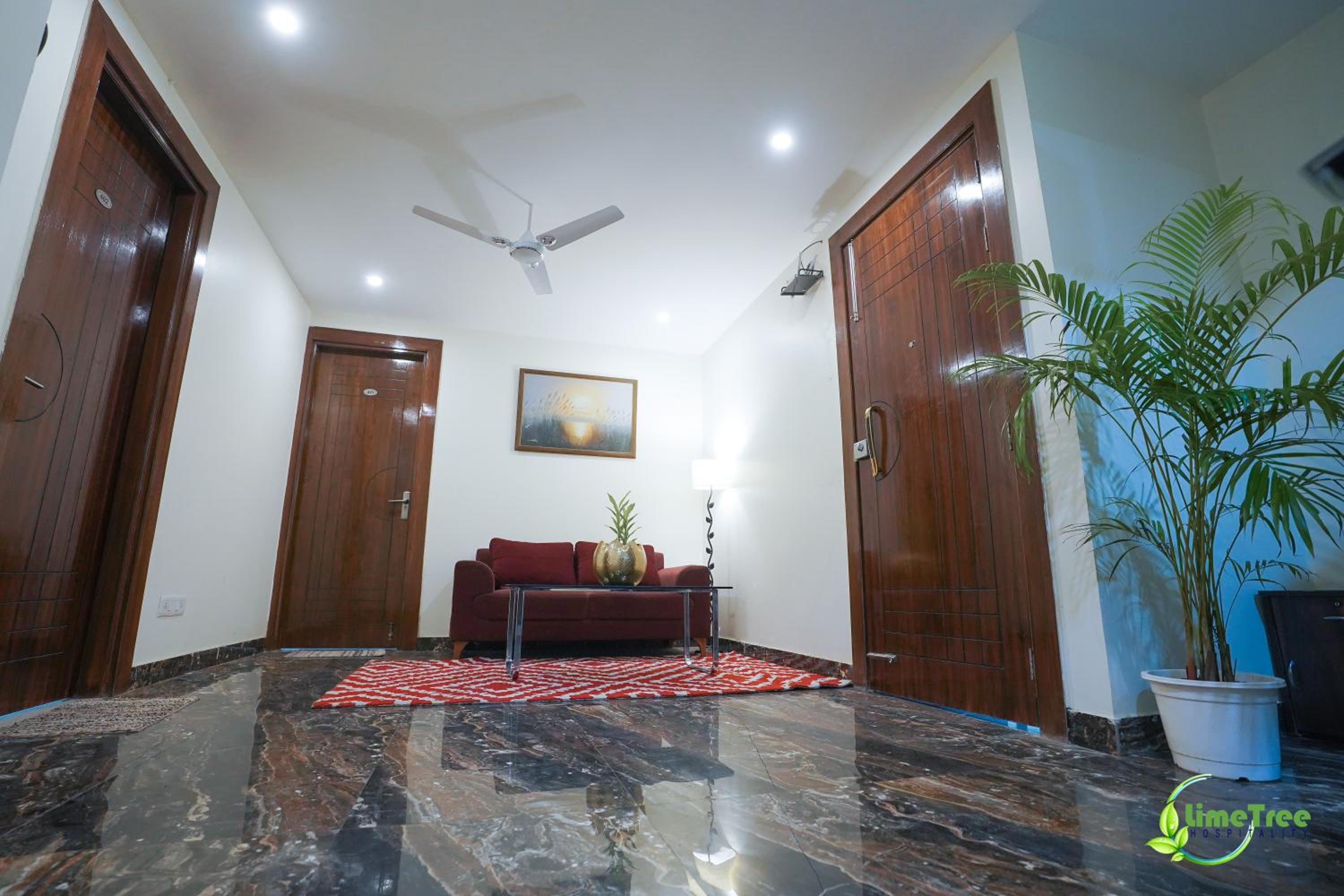 Superior King Room - Photo 13