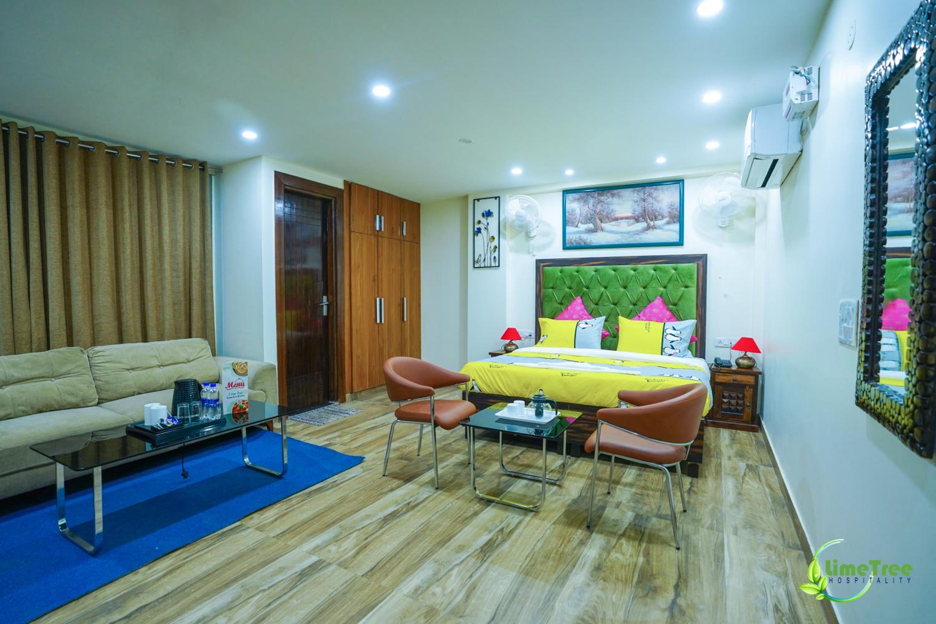 King Room with Balcony - Photo 14