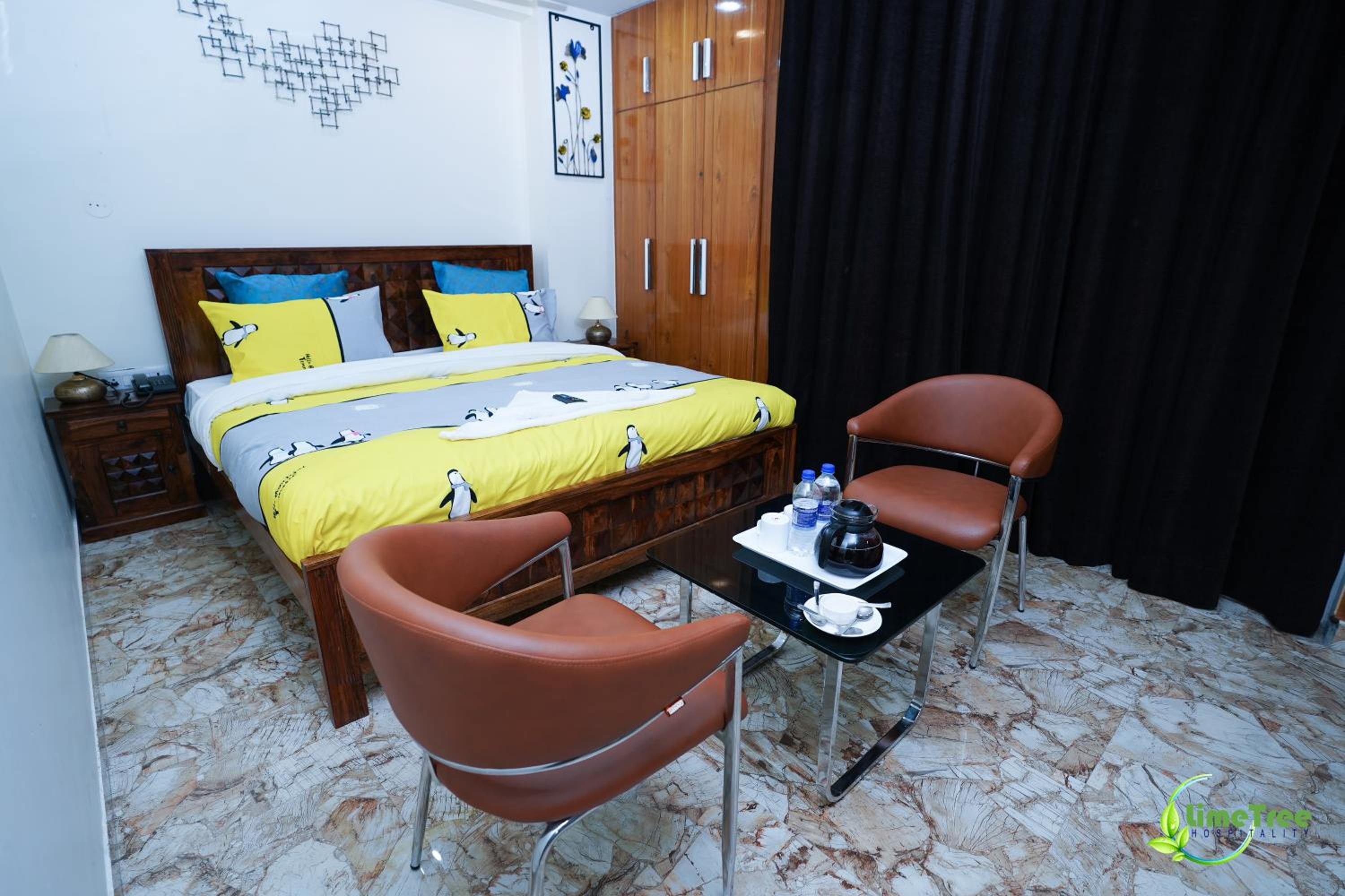 Superior King Room - Photo 17