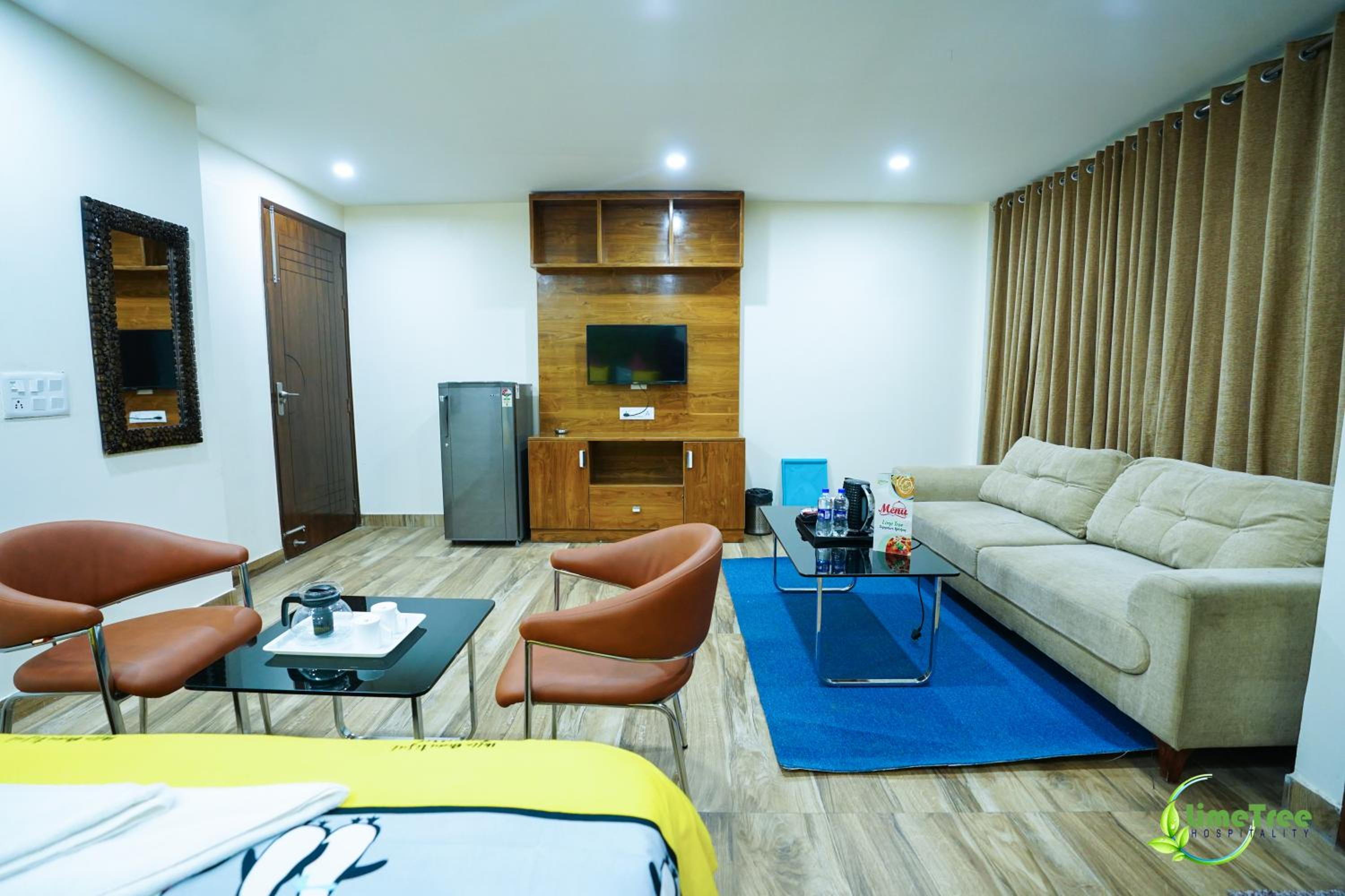 King Room with Balcony - Photo 39