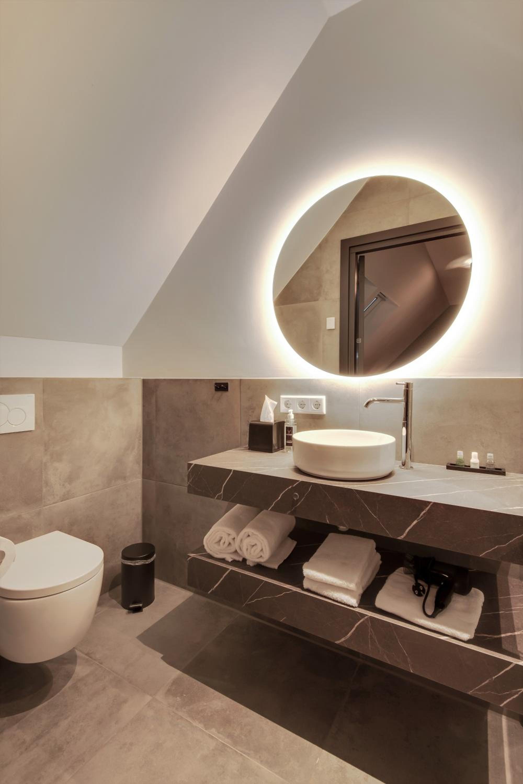 Double Room - Photo 6