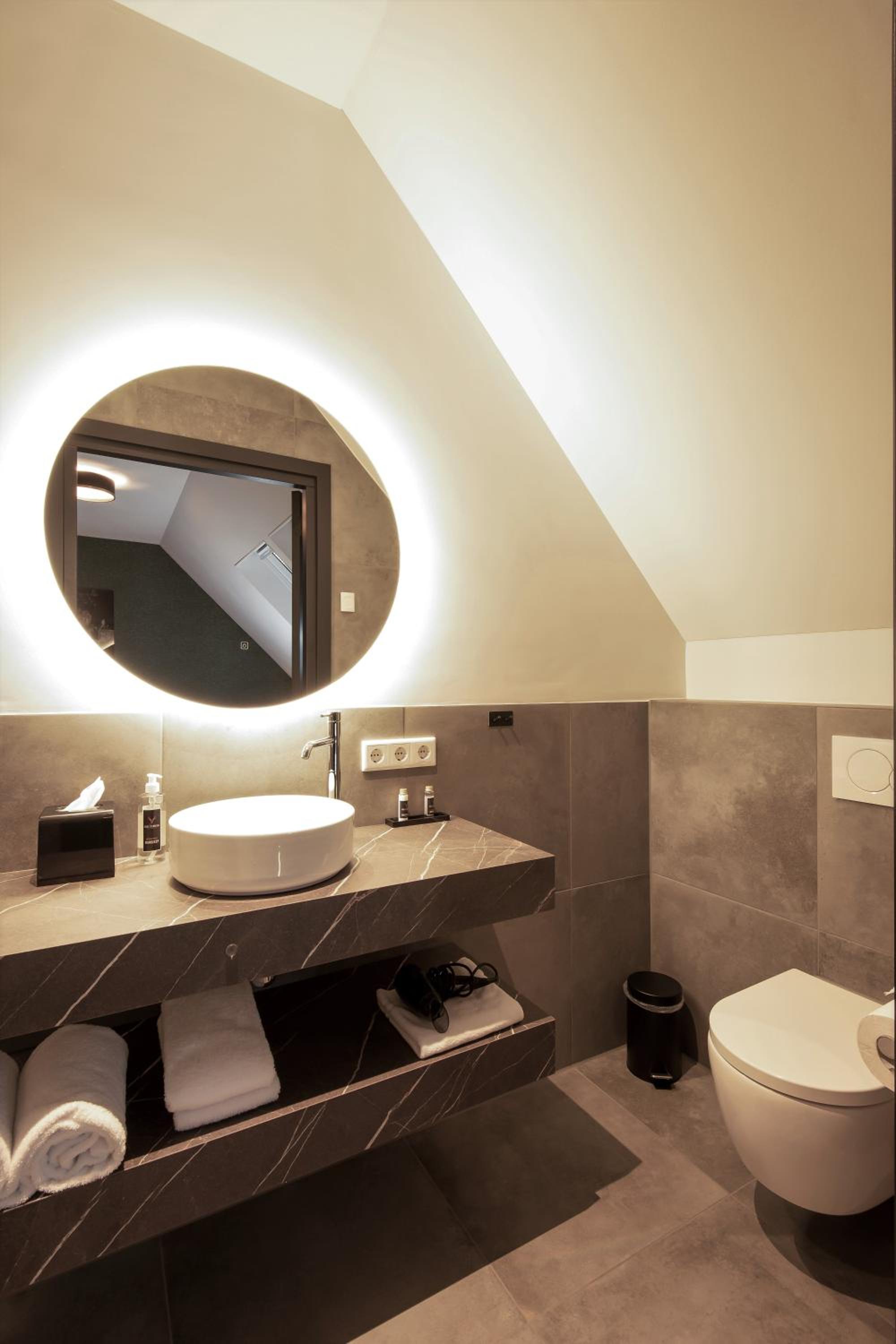 Double Room - Photo 8