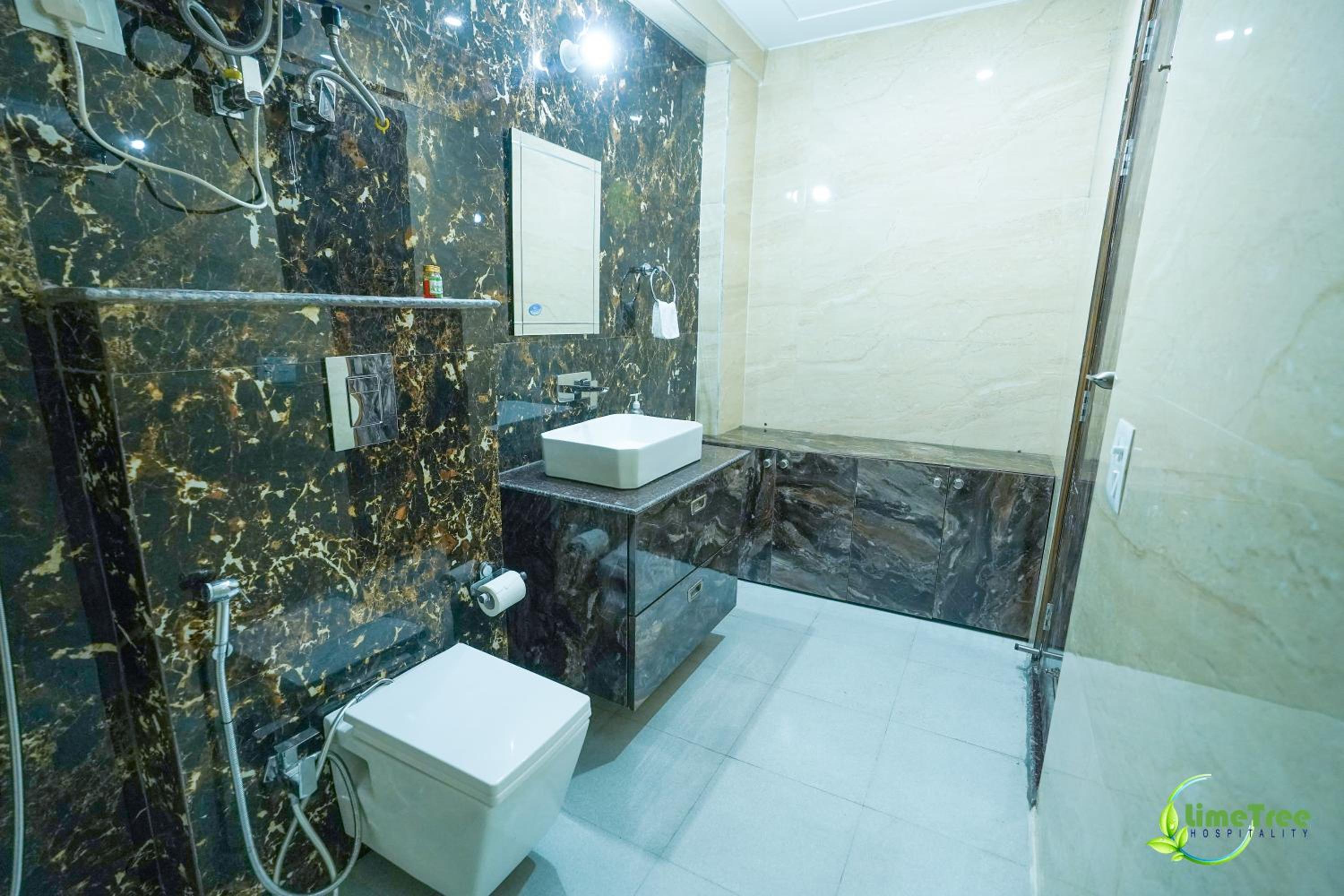 Superior King Room - Photo 3