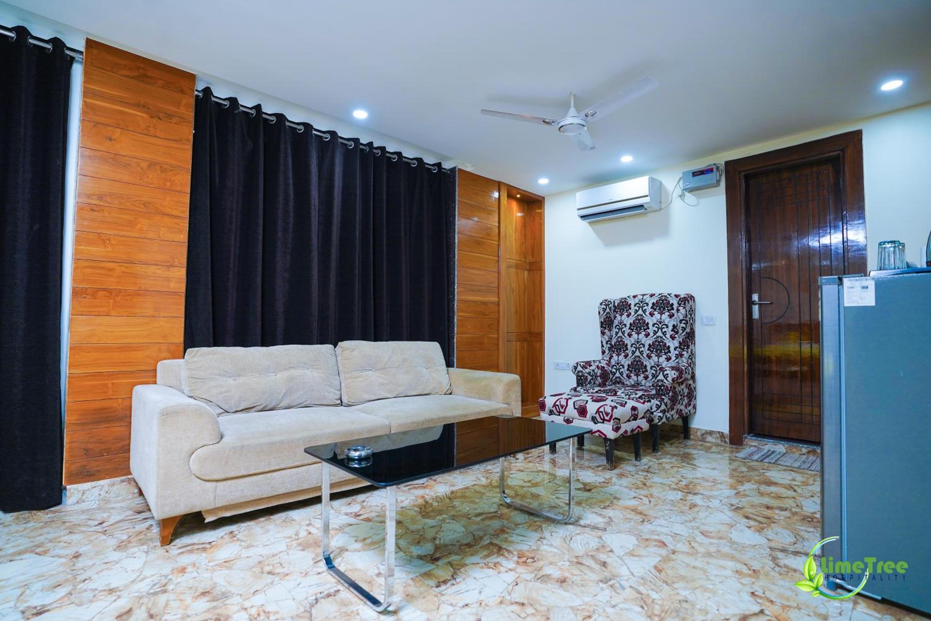 King Room with Balcony - Photo 37