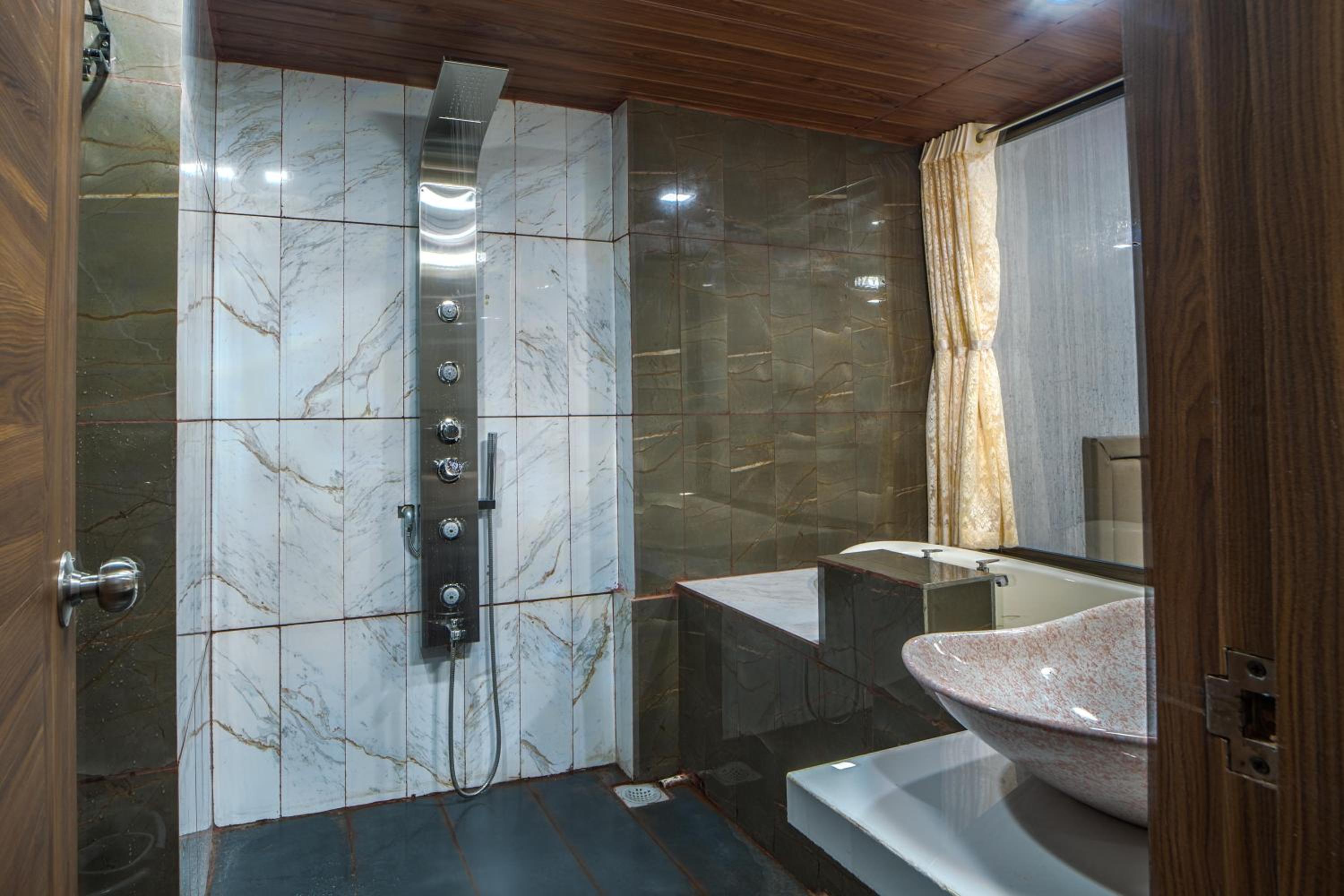 Standard Double Room - Photo 7