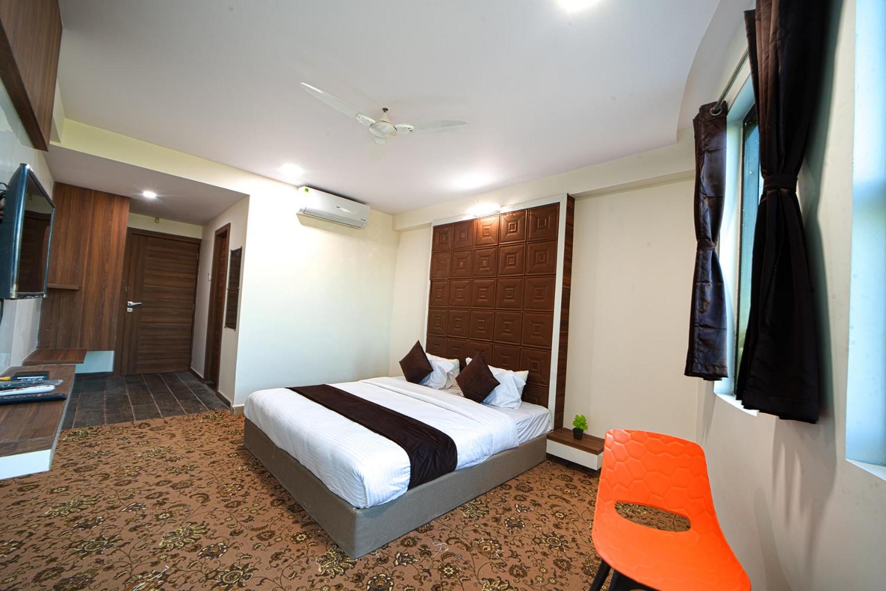 Standard Double Room - Photo 11