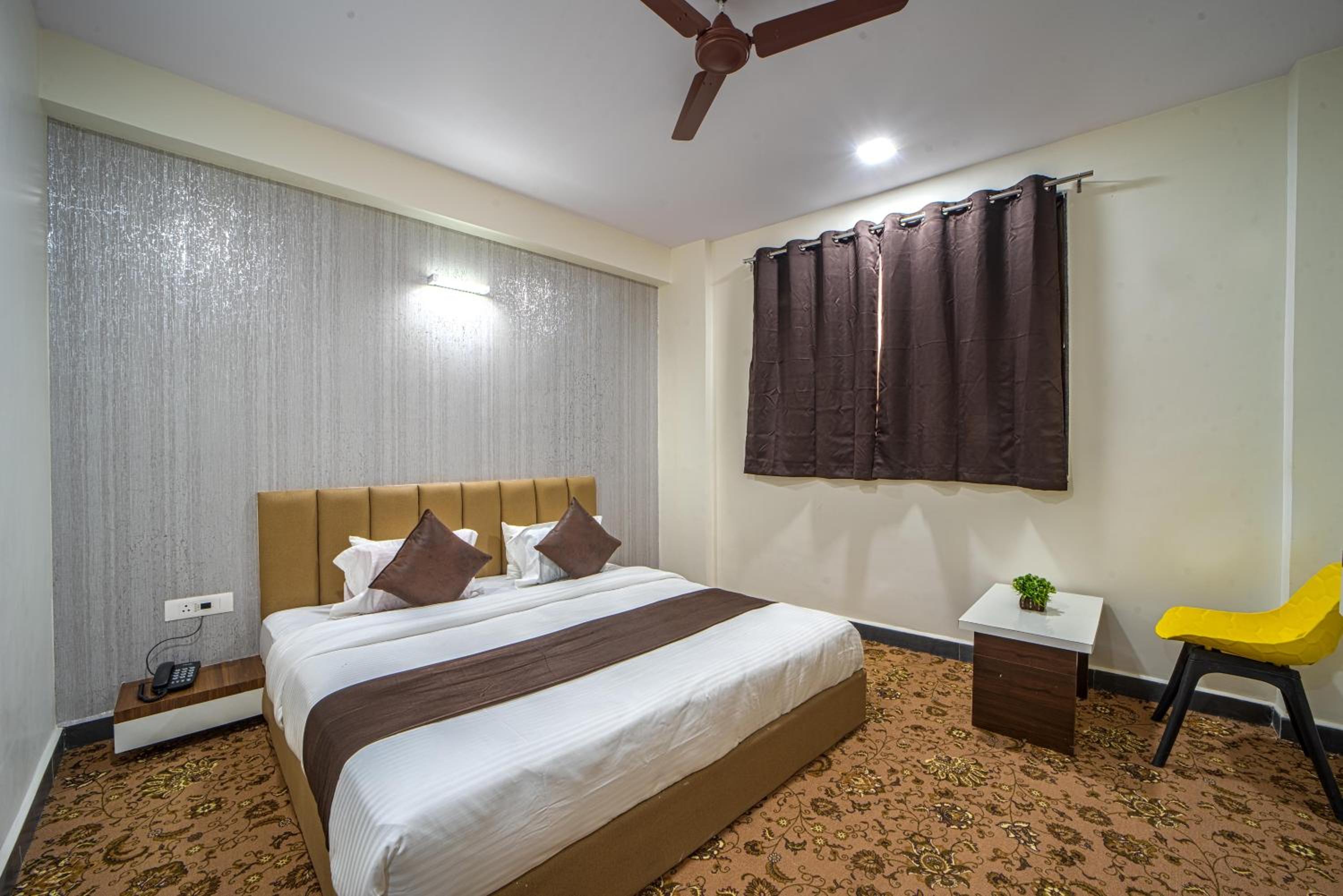 Standard Double Room - Photo 13