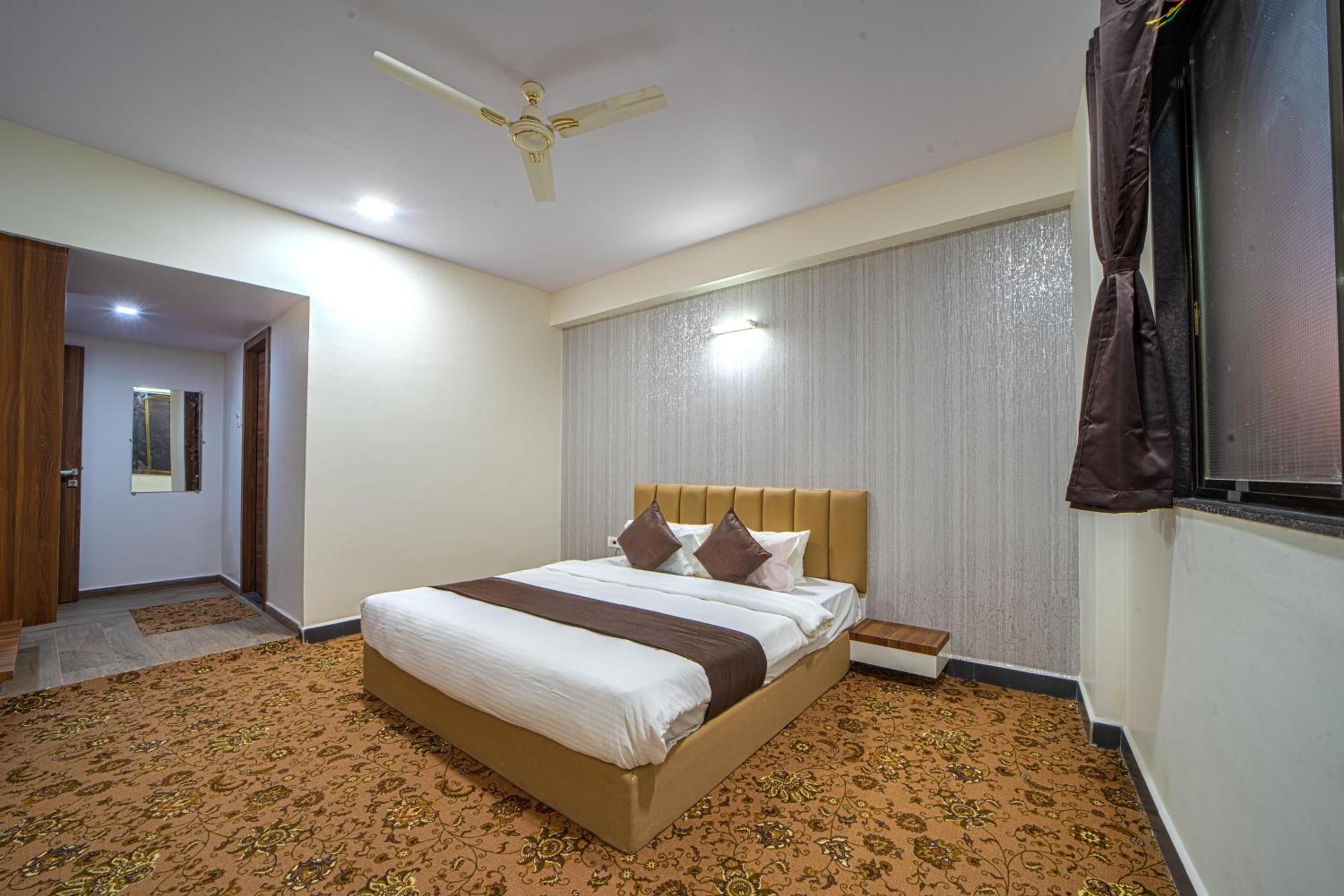 Standard Double Room - Photo 15