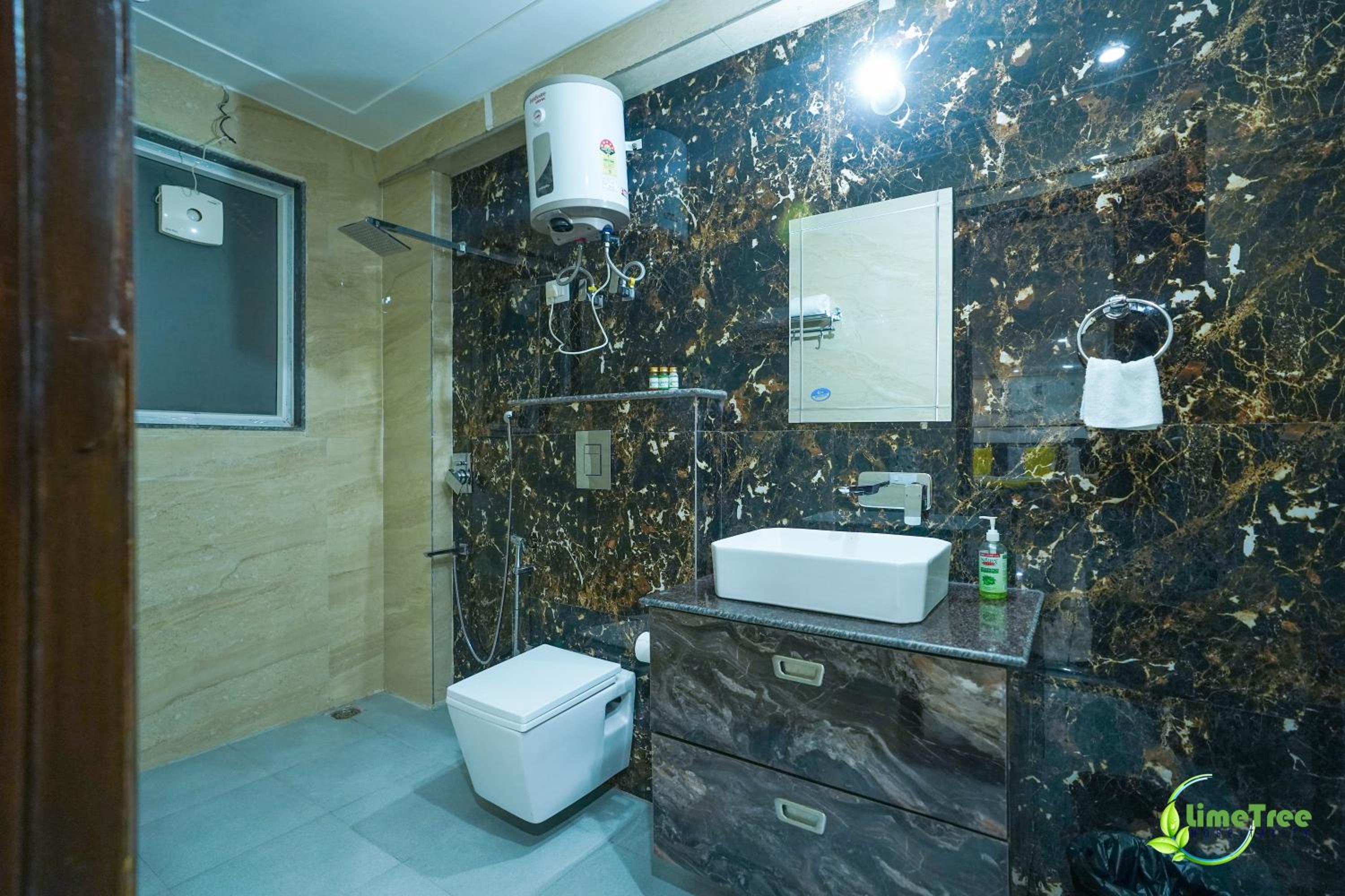 Superior King Room - Photo 36