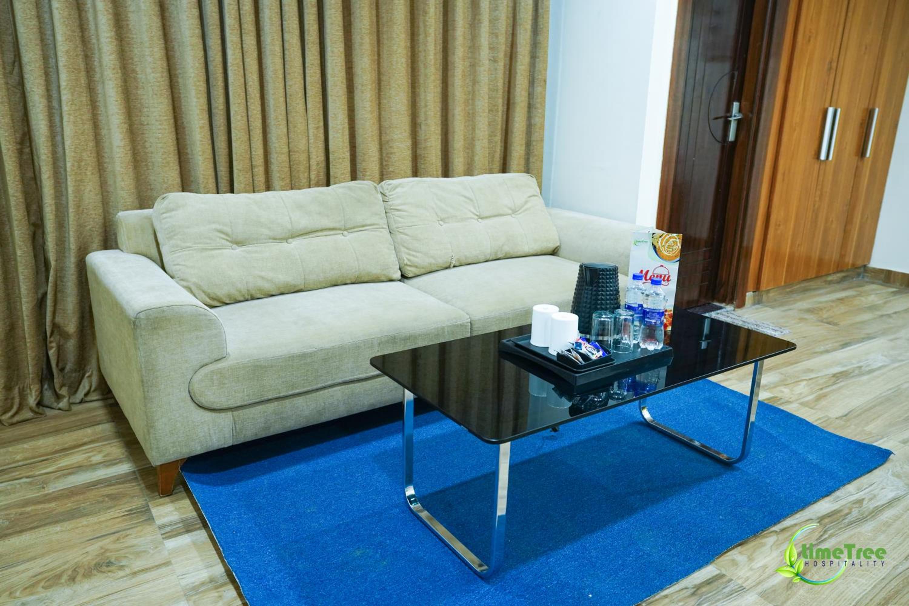 King Room with Balcony - Photo 7