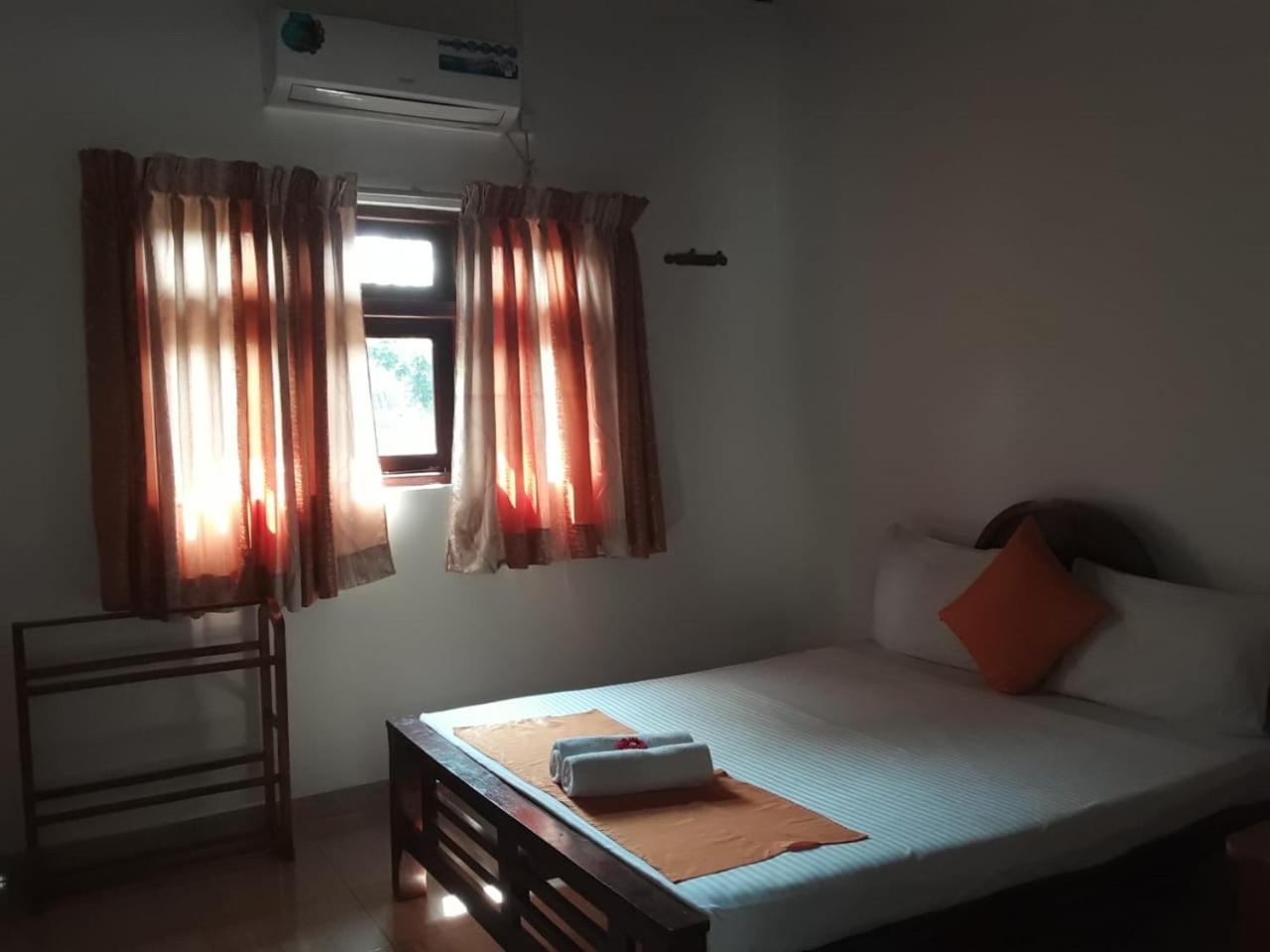 Queen Room photo 3