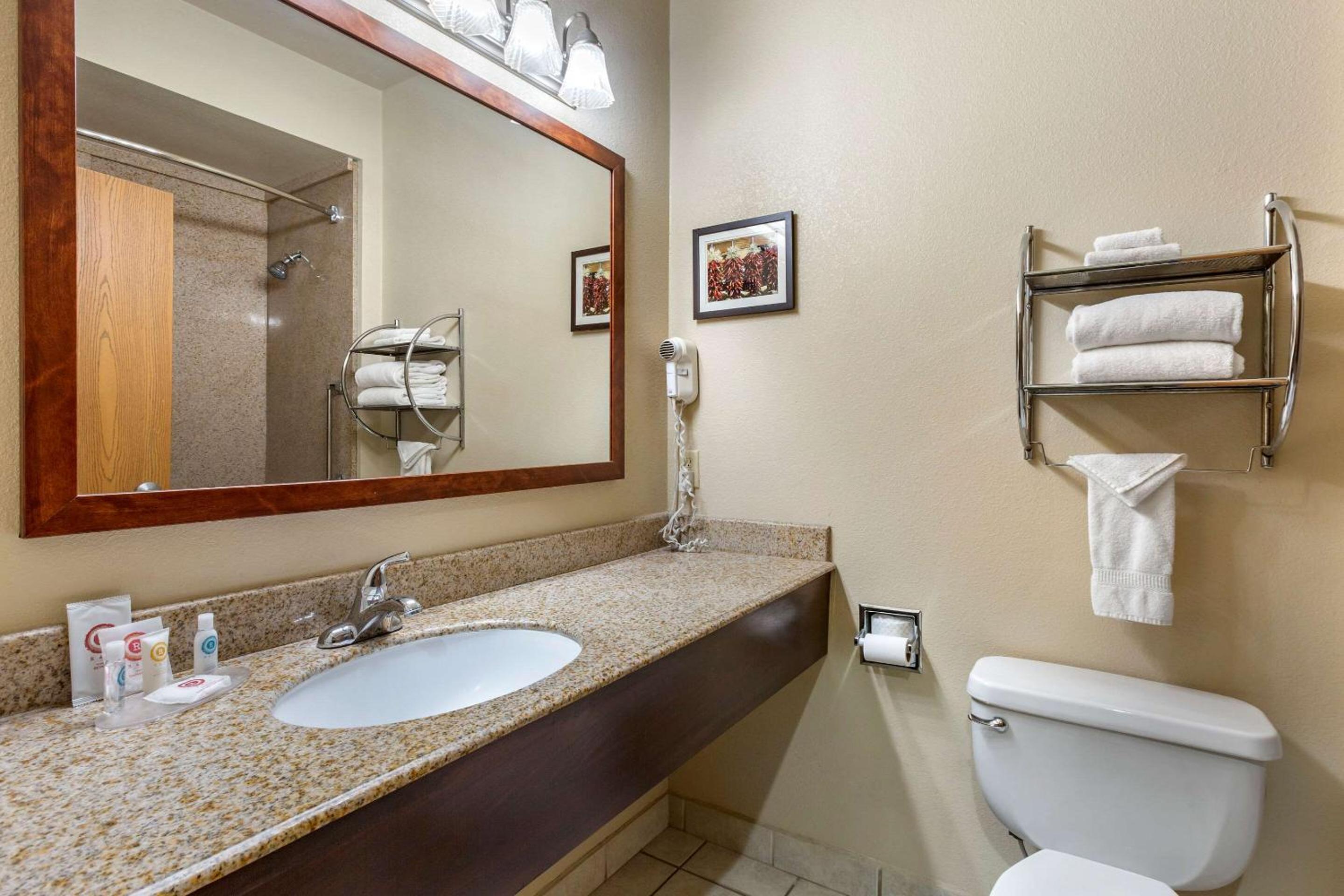 King Room - Non-Smoking - Photo 2