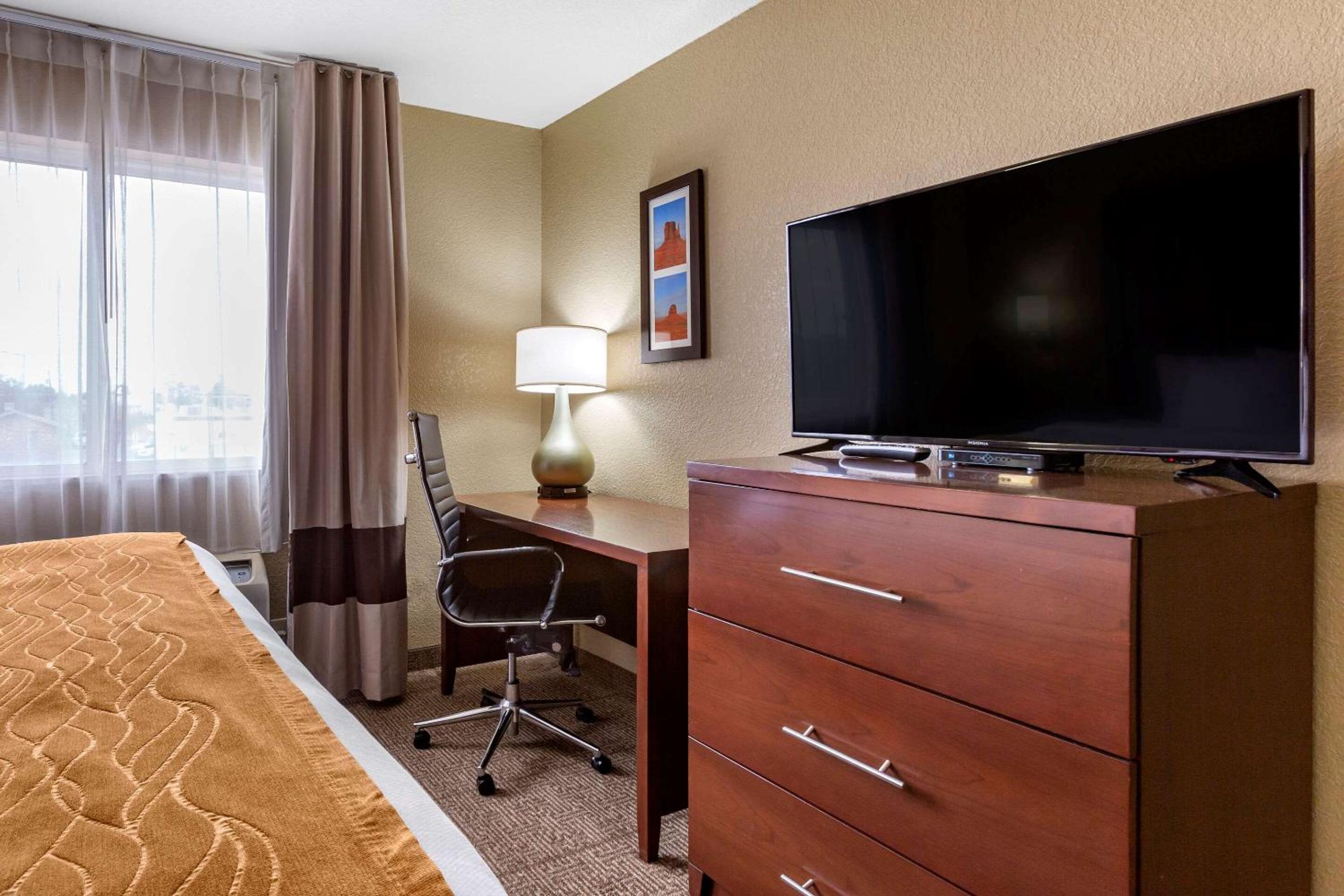 King Room - Non-Smoking - Photo 1