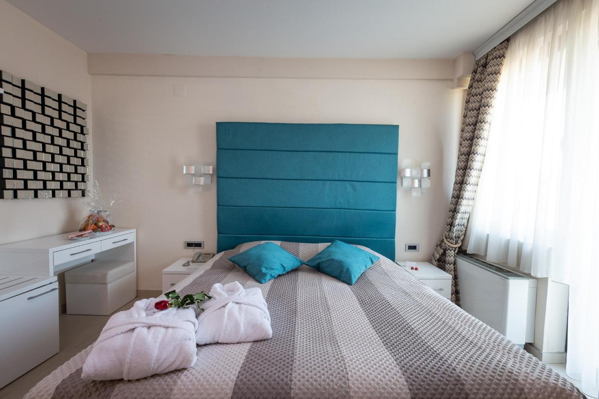 Deluxe Suite with Spa Bath