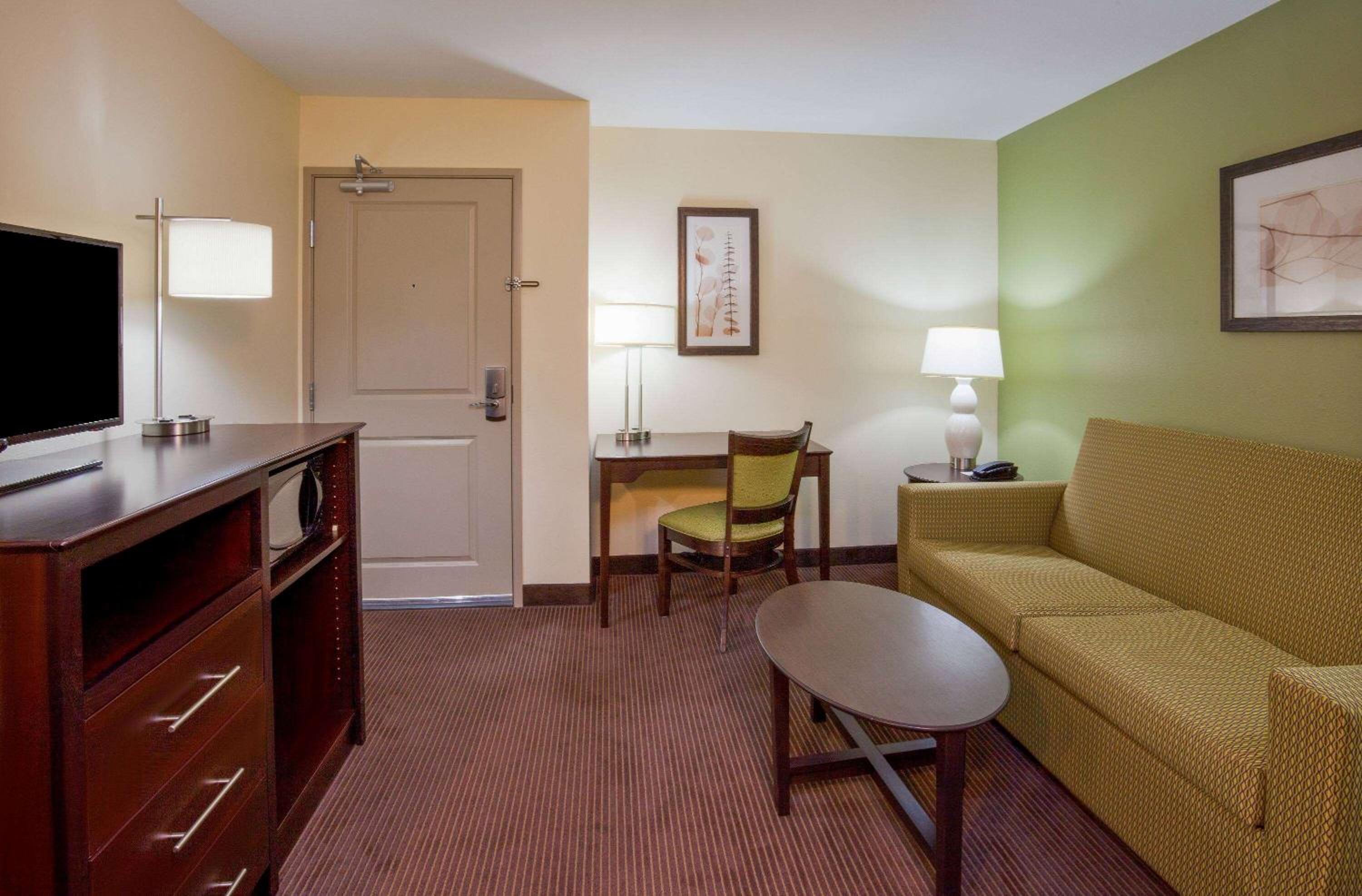 One-Bedroom Superior King Suite - Non-Smoking photo 1