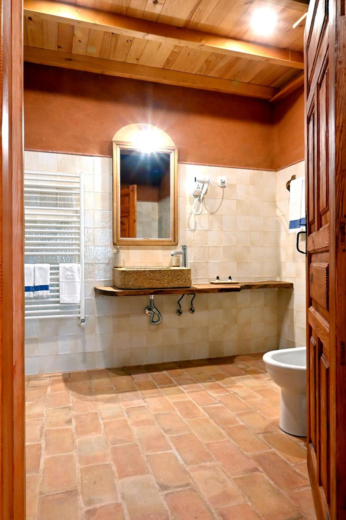 Large Double Room - Photo 2