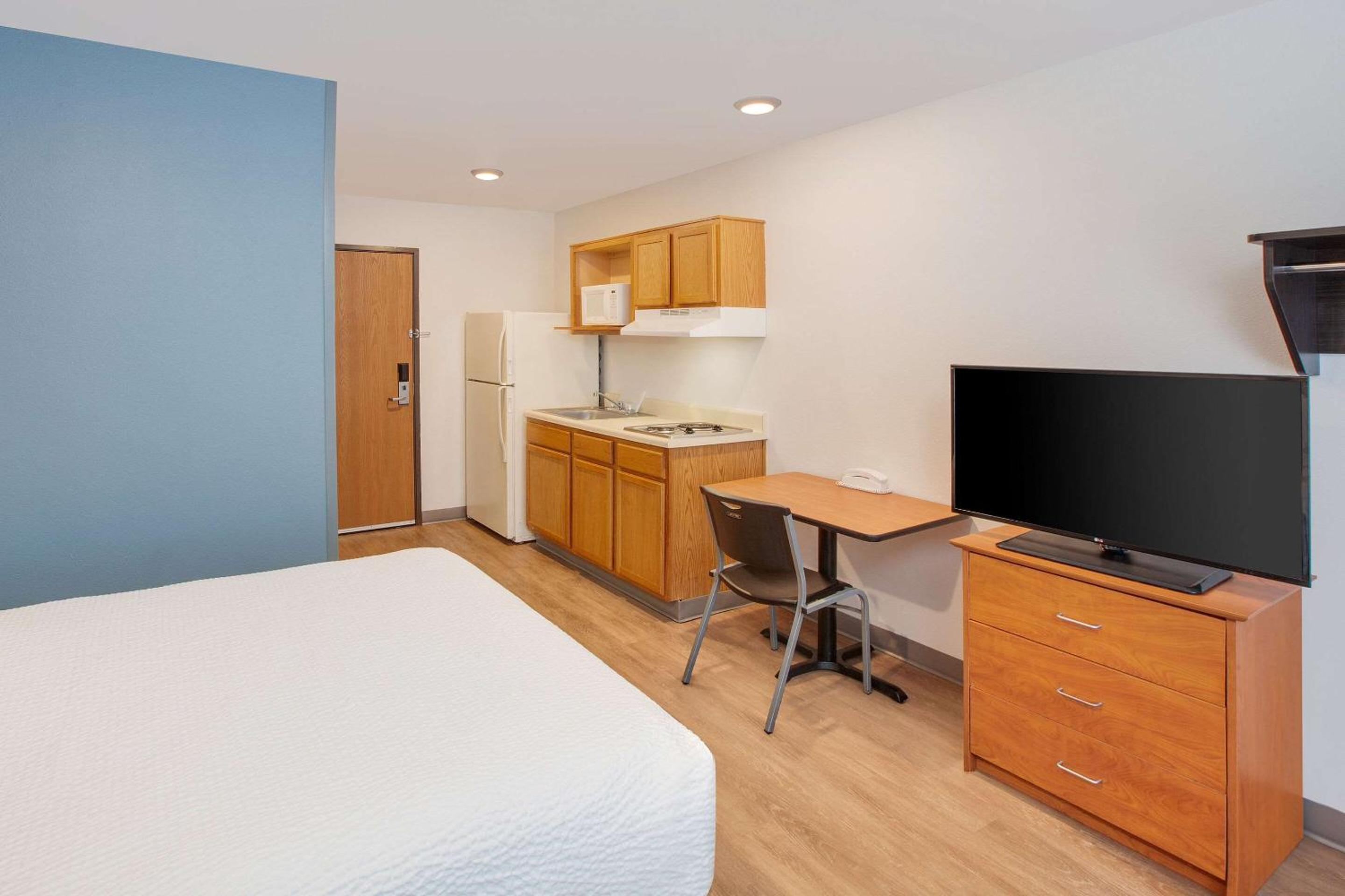 Standard Double Room with Two Double Beds - Smoking photo 1
