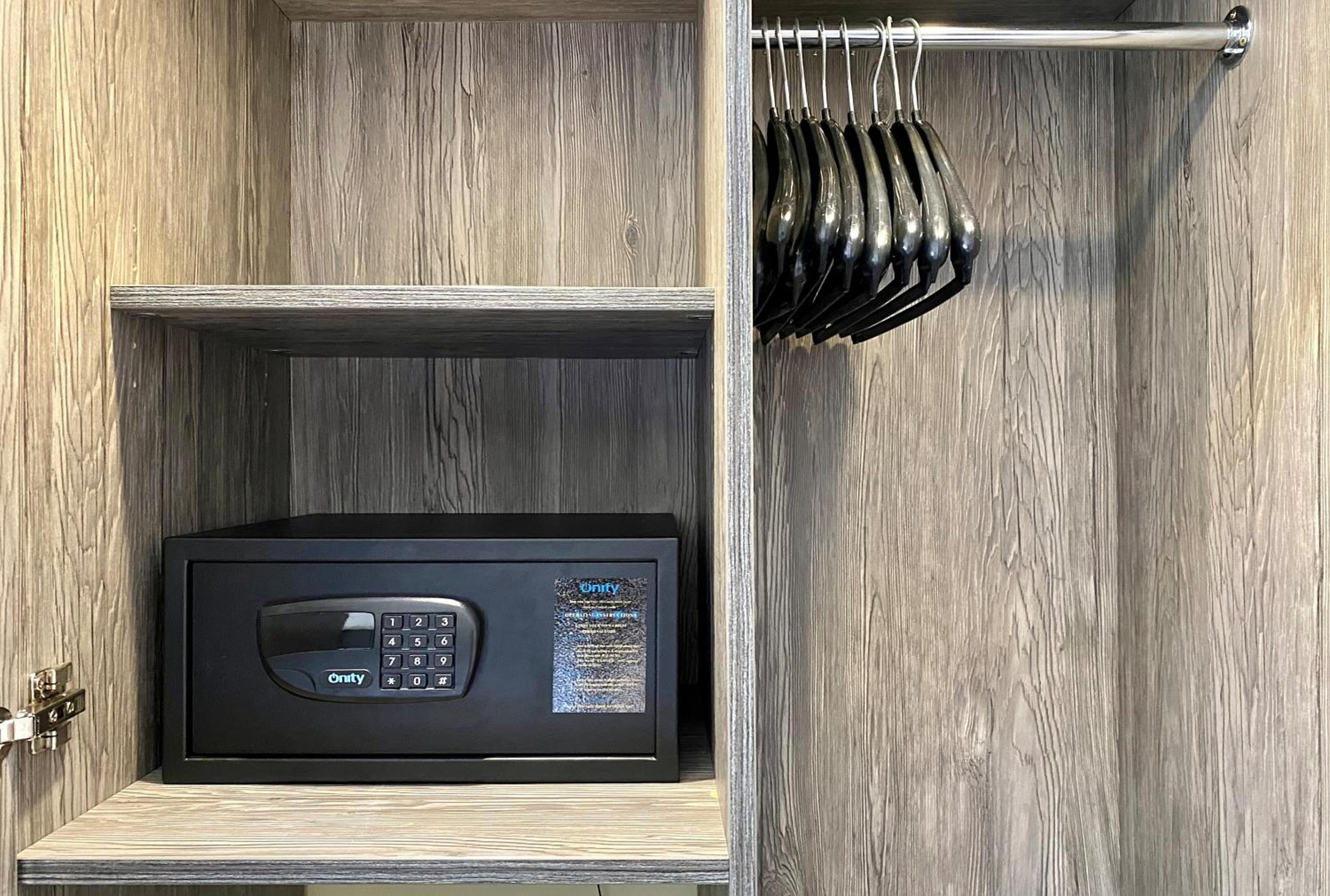 Economy Double Room photo 3