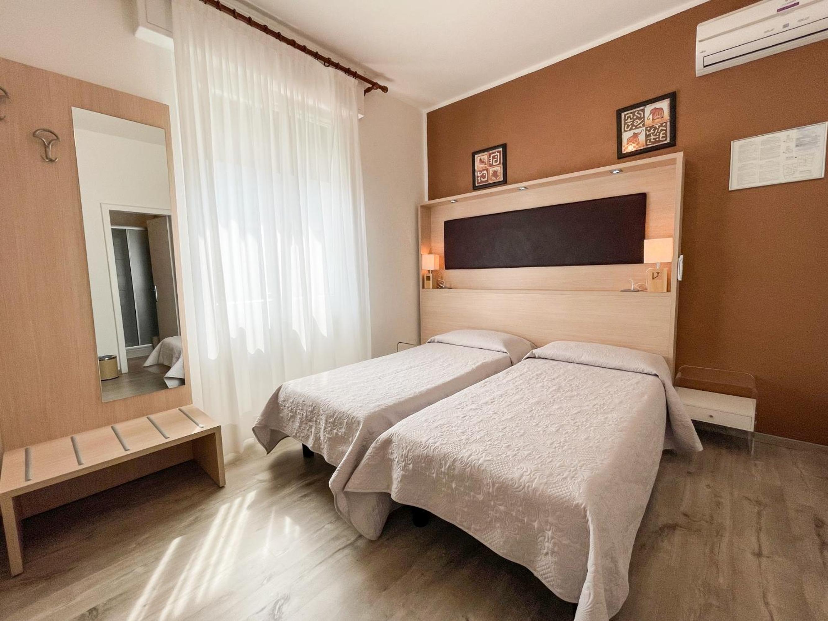 Double or Twin Room - Photo 5