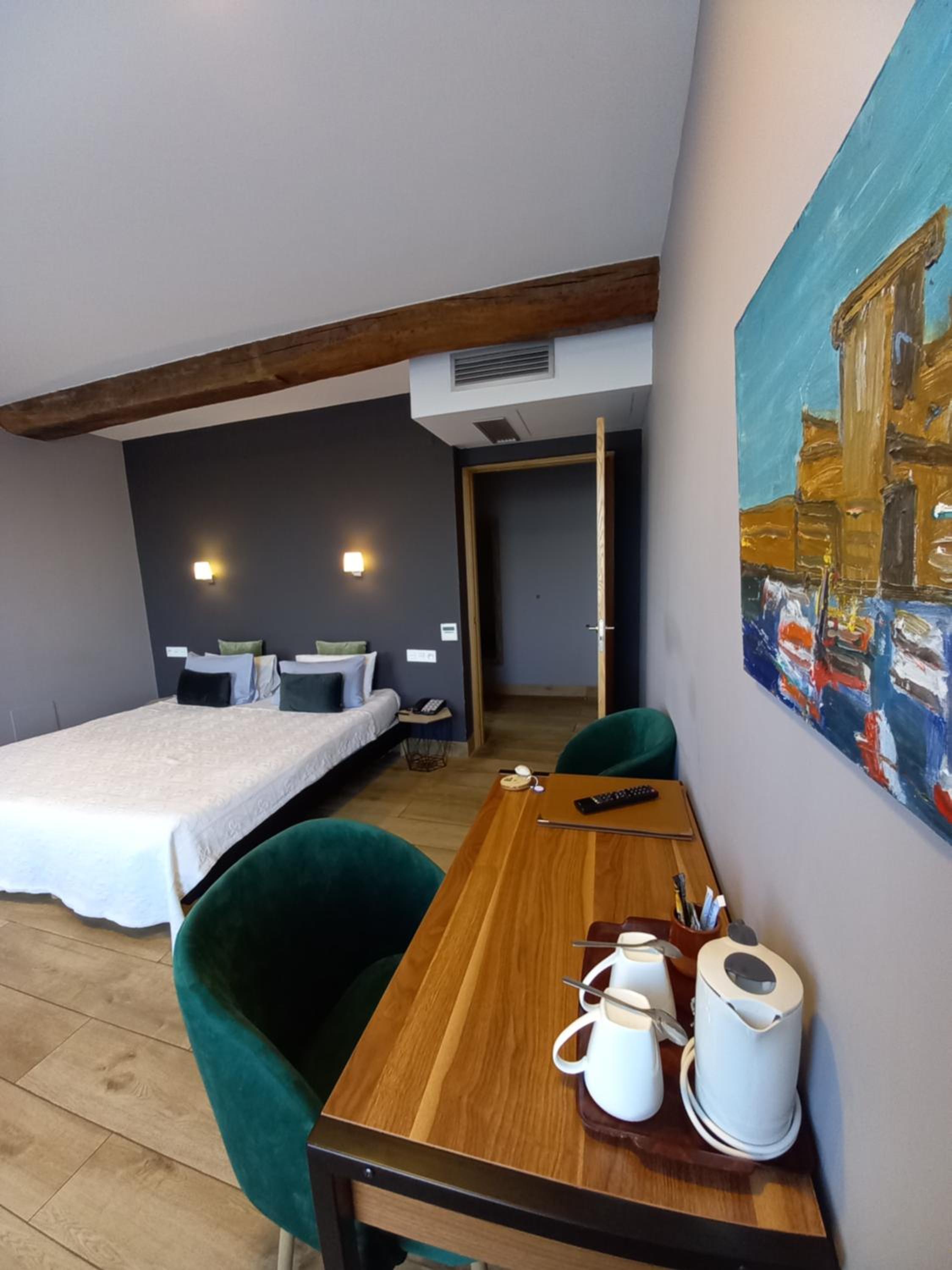 Queen Room - Disability Access photo 3