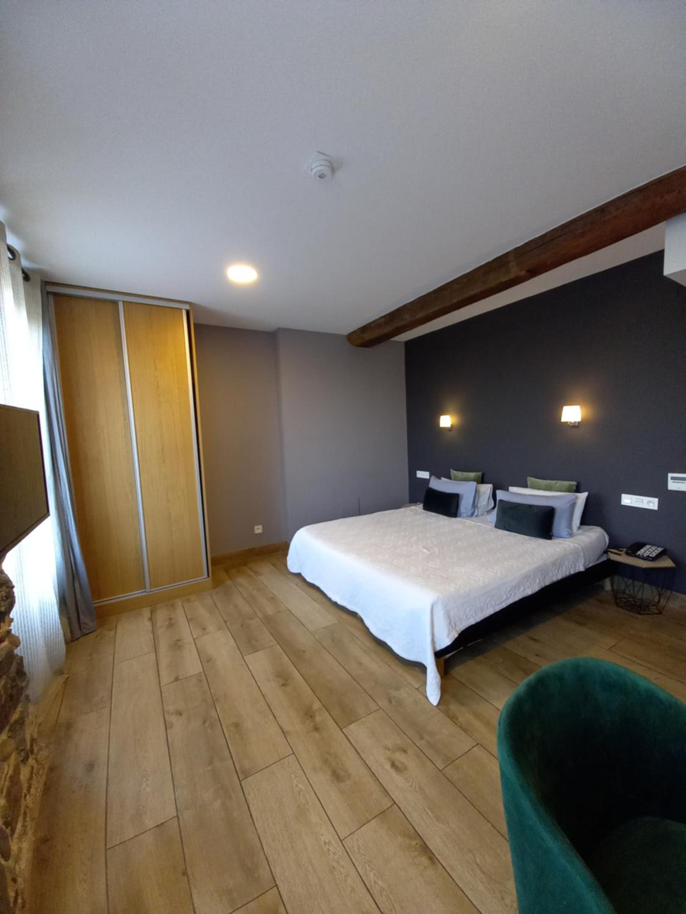 Queen Room - Disability Access photo 1