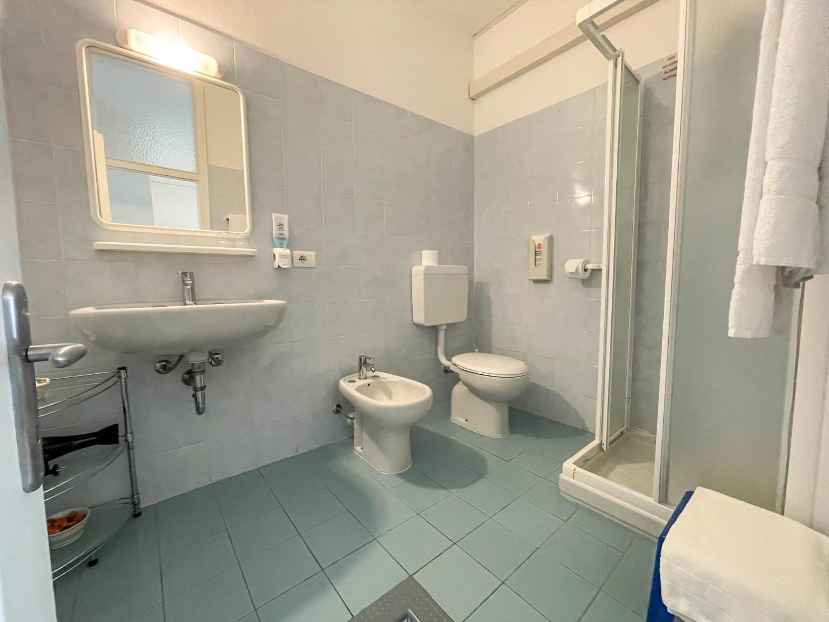 Double or Twin Room - Photo 6
