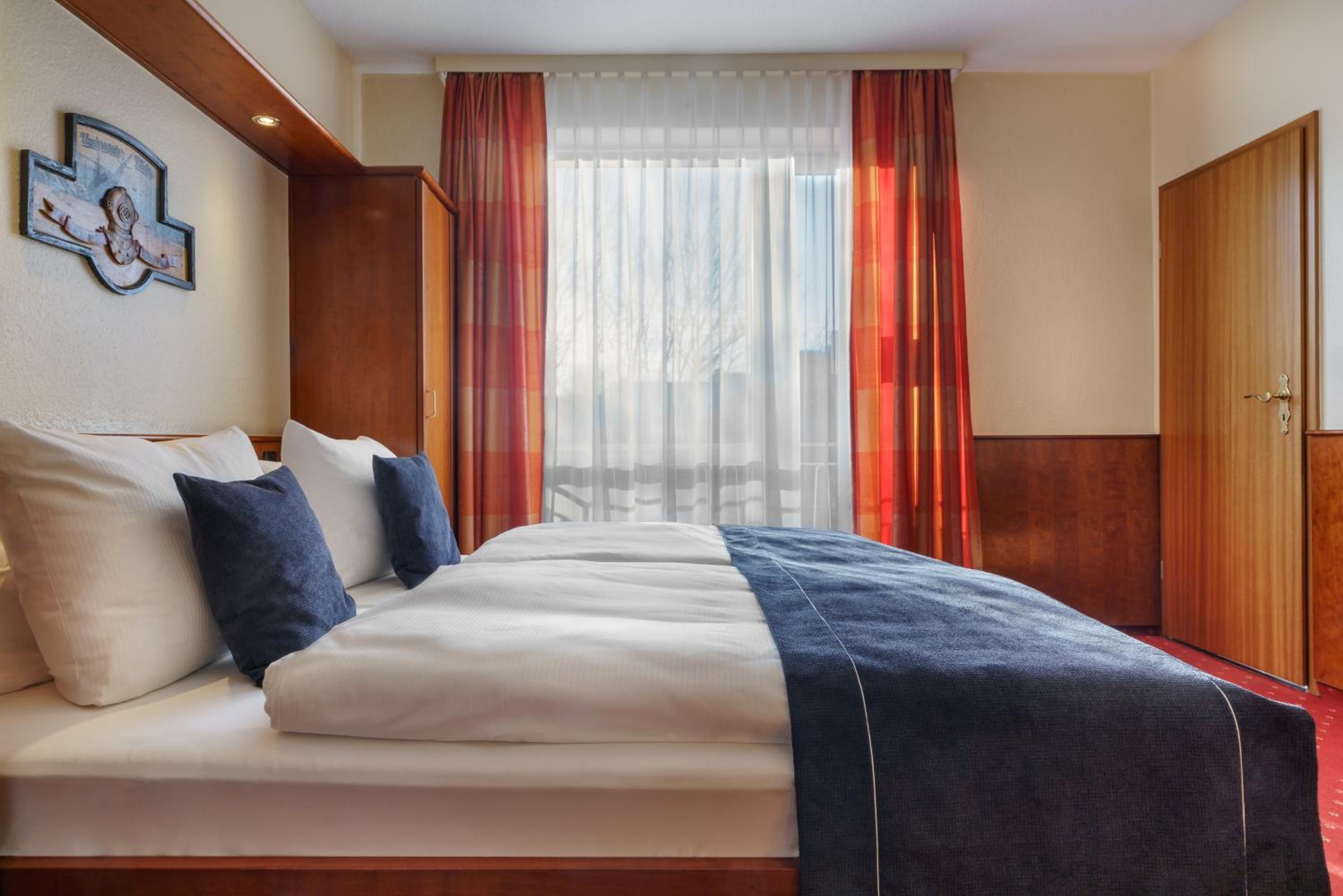 Standard Double or Twin Room photo 2