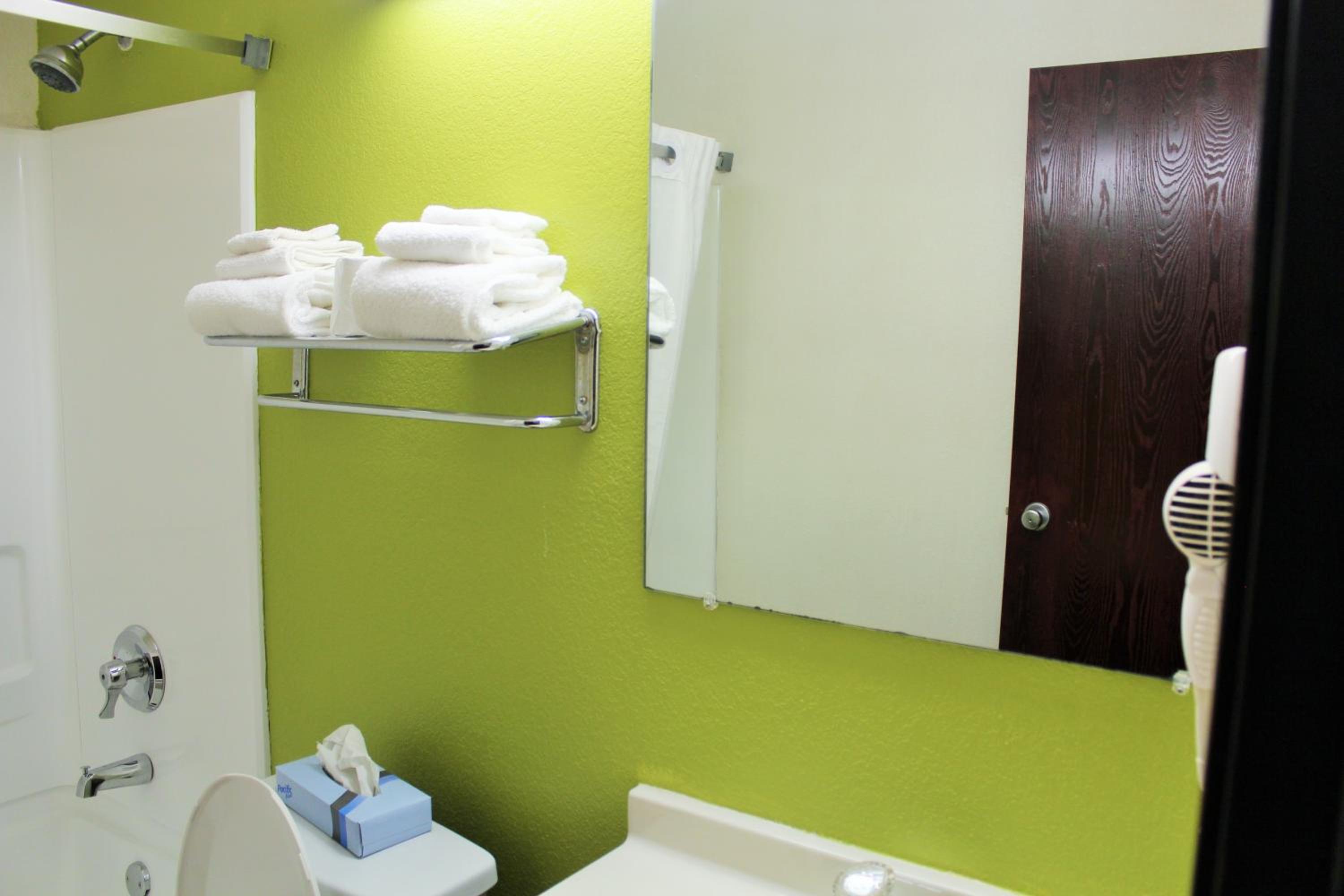 Deluxe Double Room with Two Double Beds - Non-Smoking - Photo 3