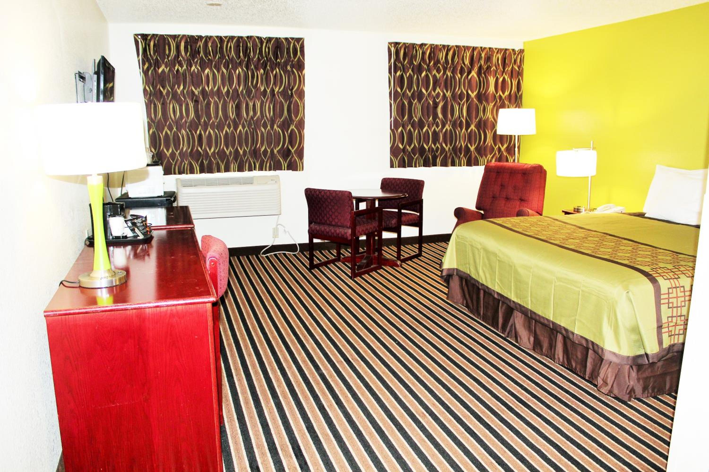 King Room - Non-Smoking - Photo 8
