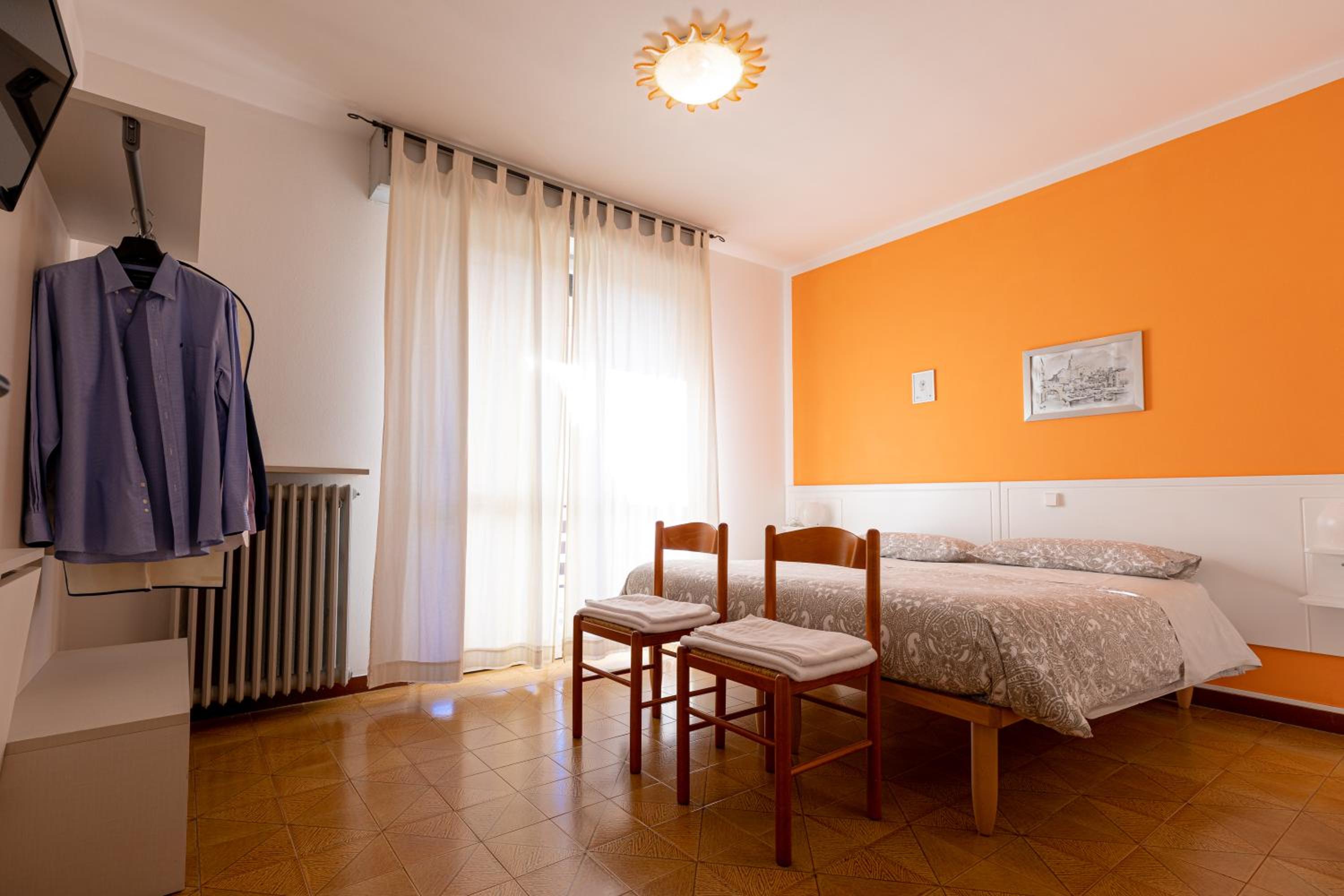 Double Room with Balcony - Photo 6