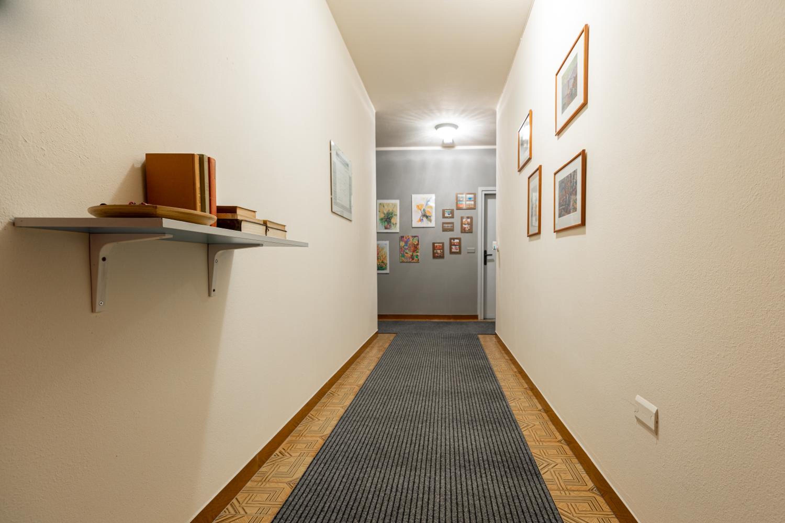 Double Room with Balcony - Photo 9