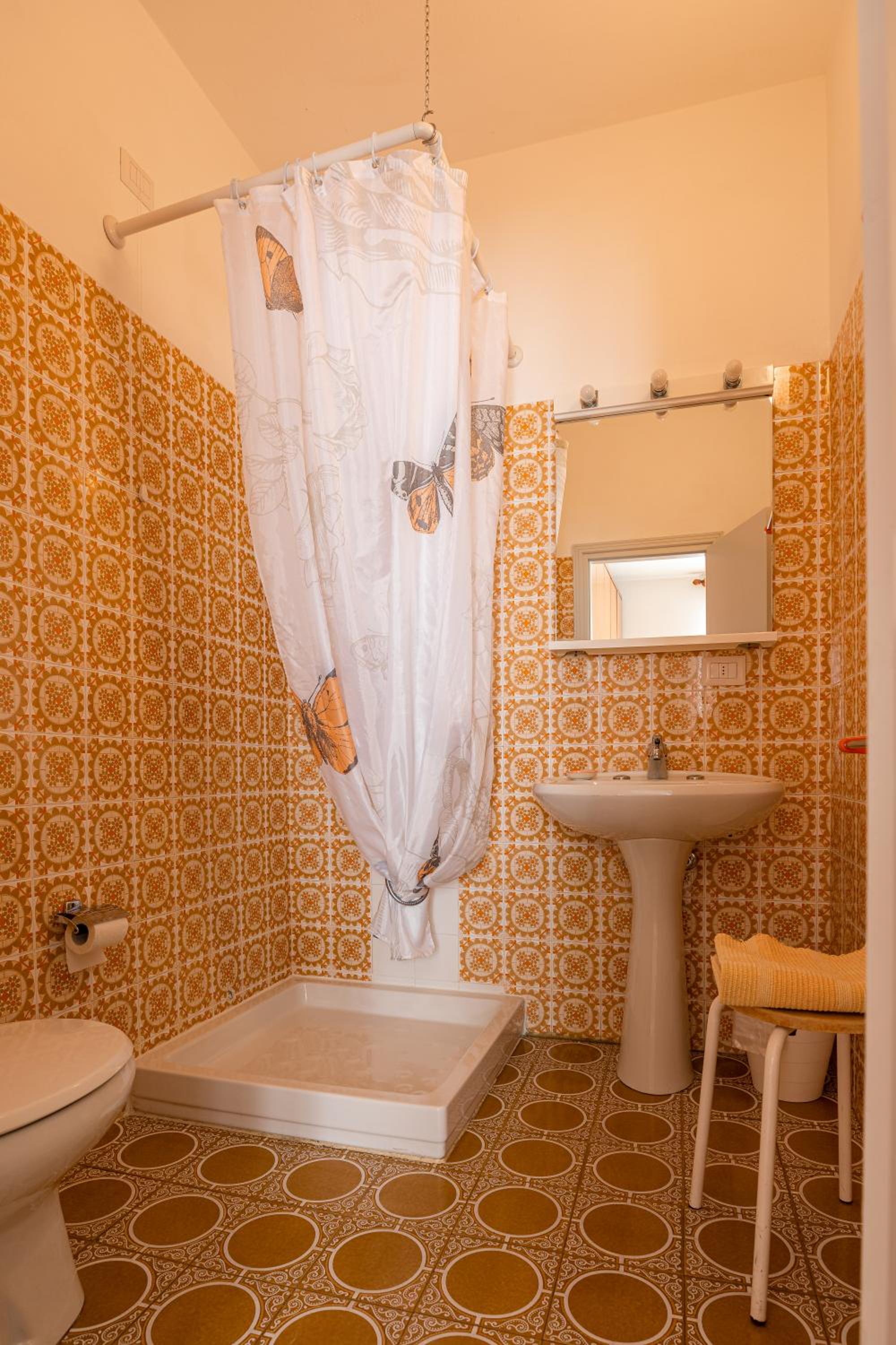 Double Room with Balcony - Photo 14