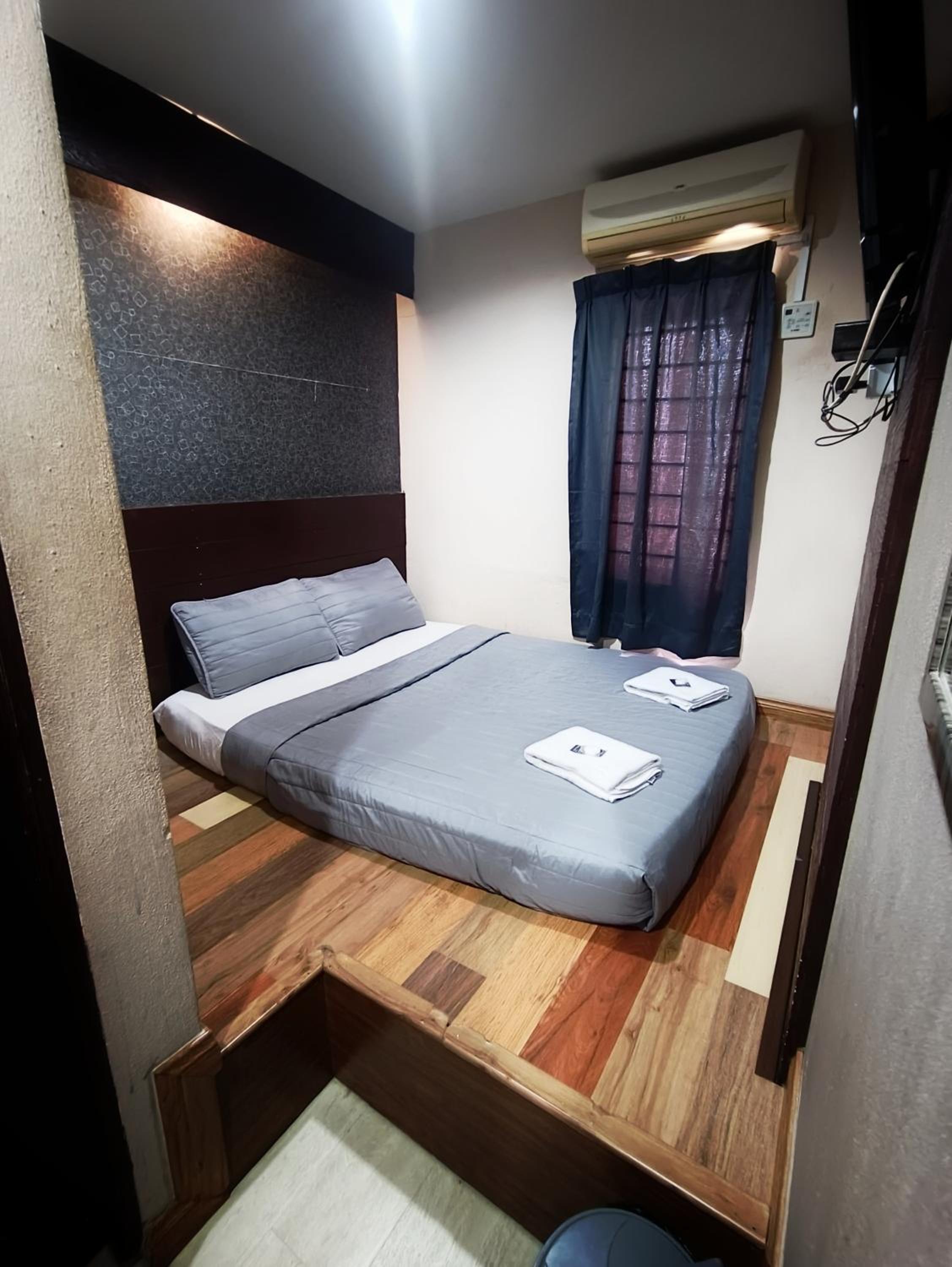 Queen Room photo 1
