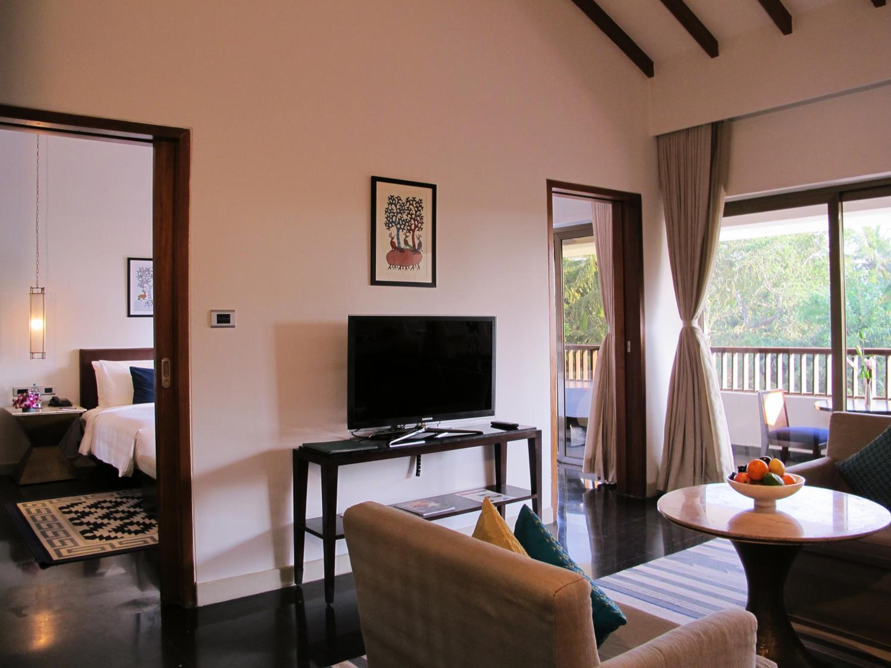 Two-Bedroom Club Suite with Balcony photo 2