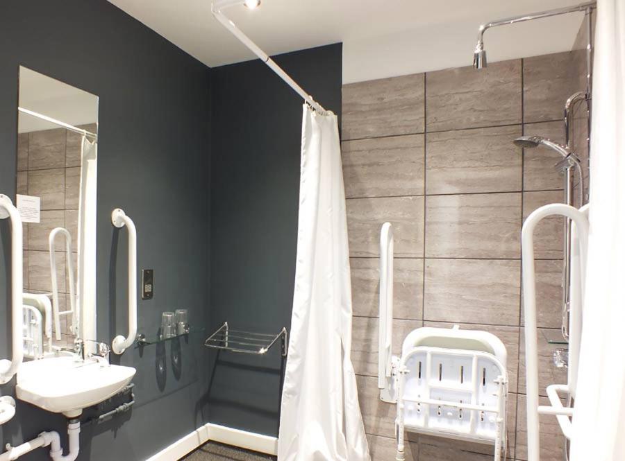 Double Room - Disability Access photo 3