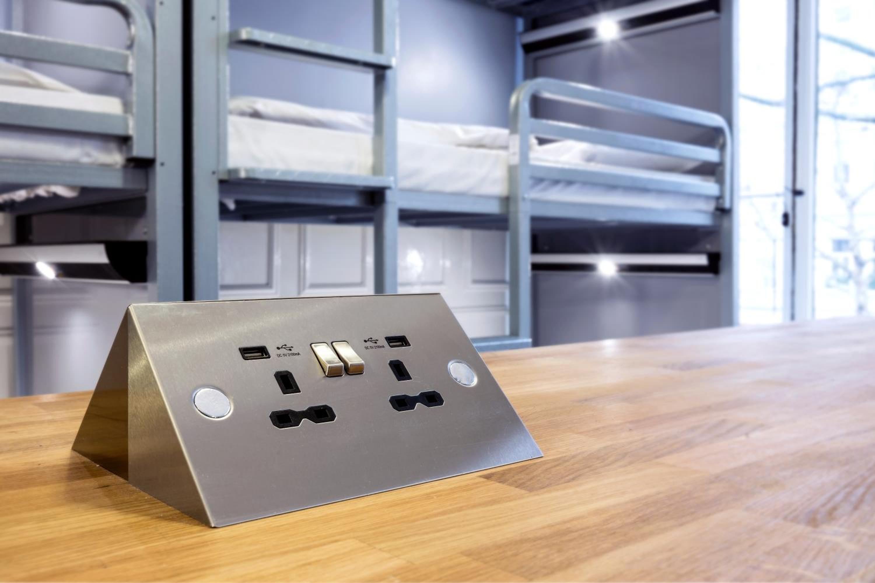 Bed in 15-Bed Mixed Dorm Ensuite (18–40 years) photo 1