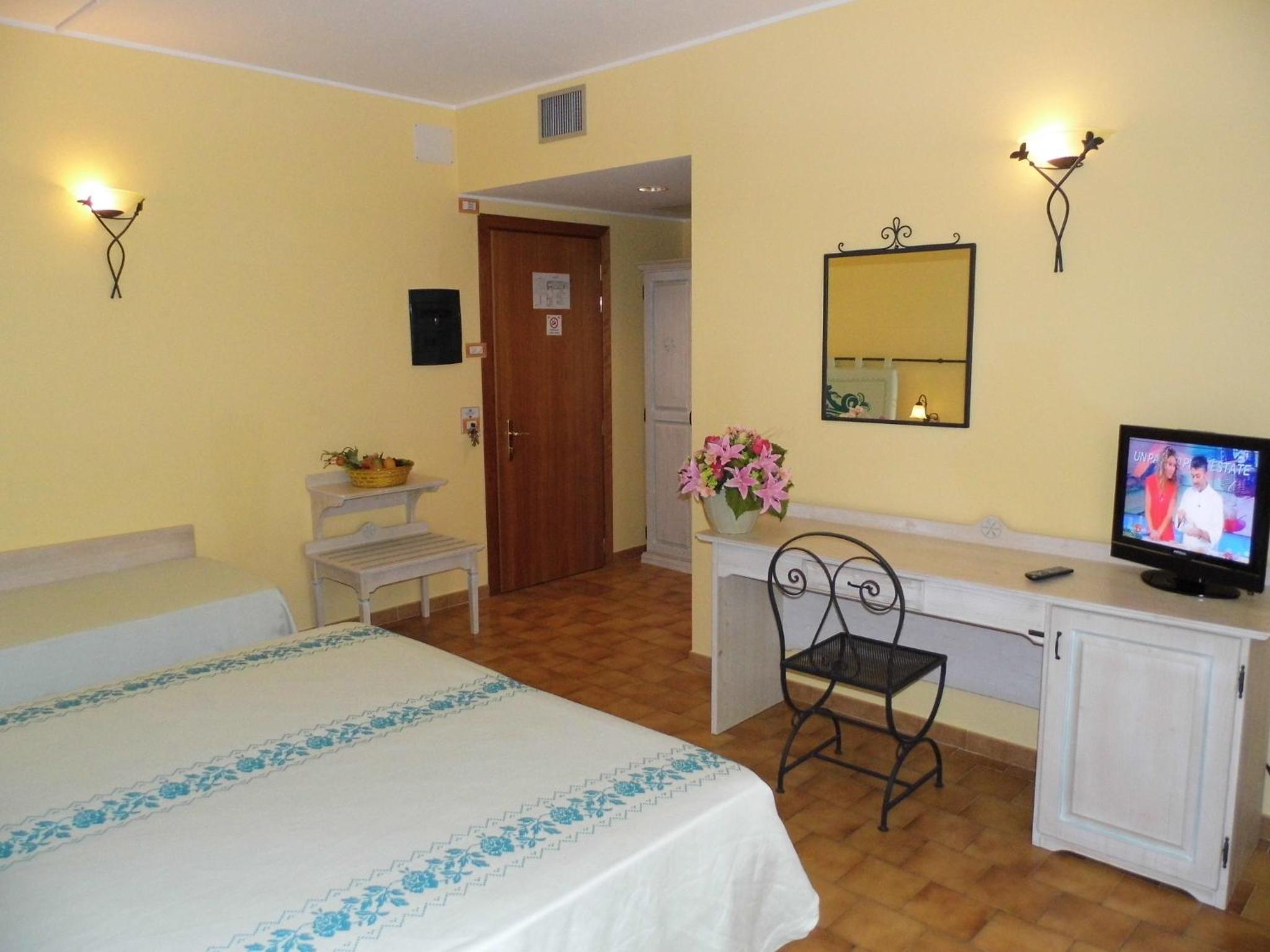 Double Room - Photo 5