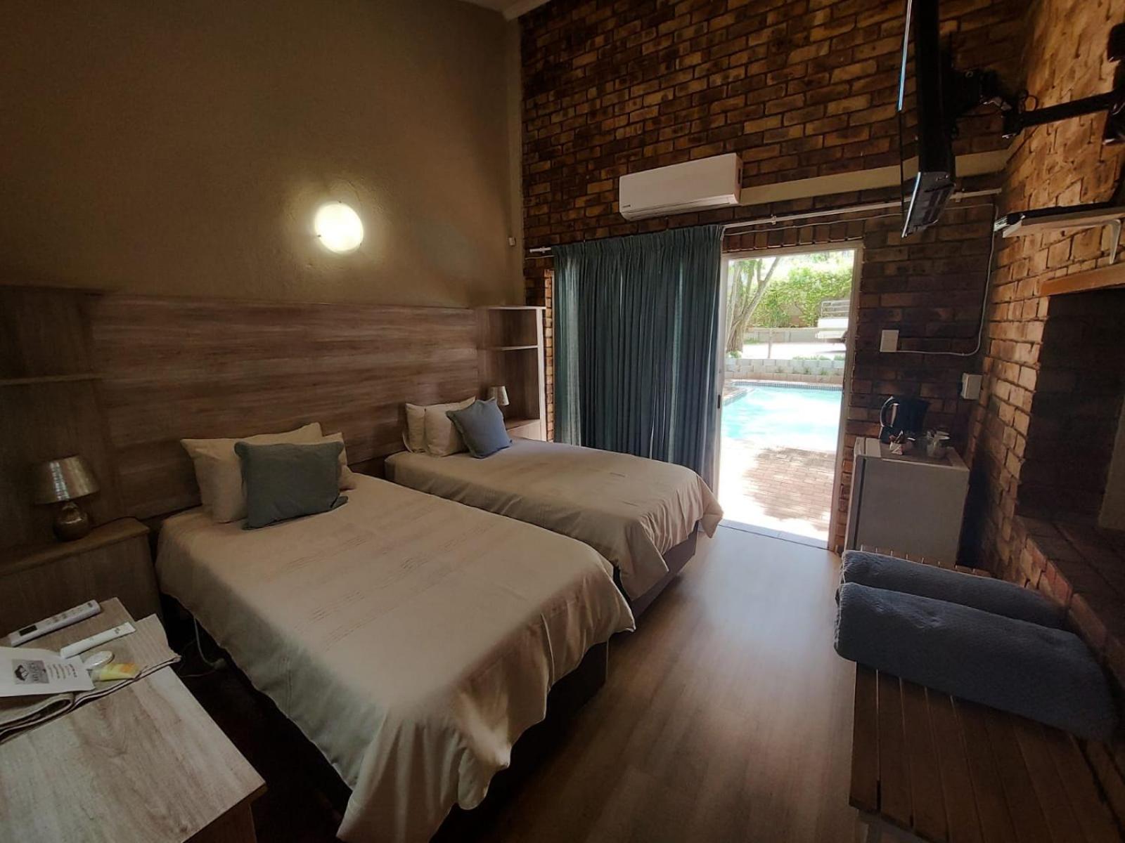 Twin Room with Pool View photo 1