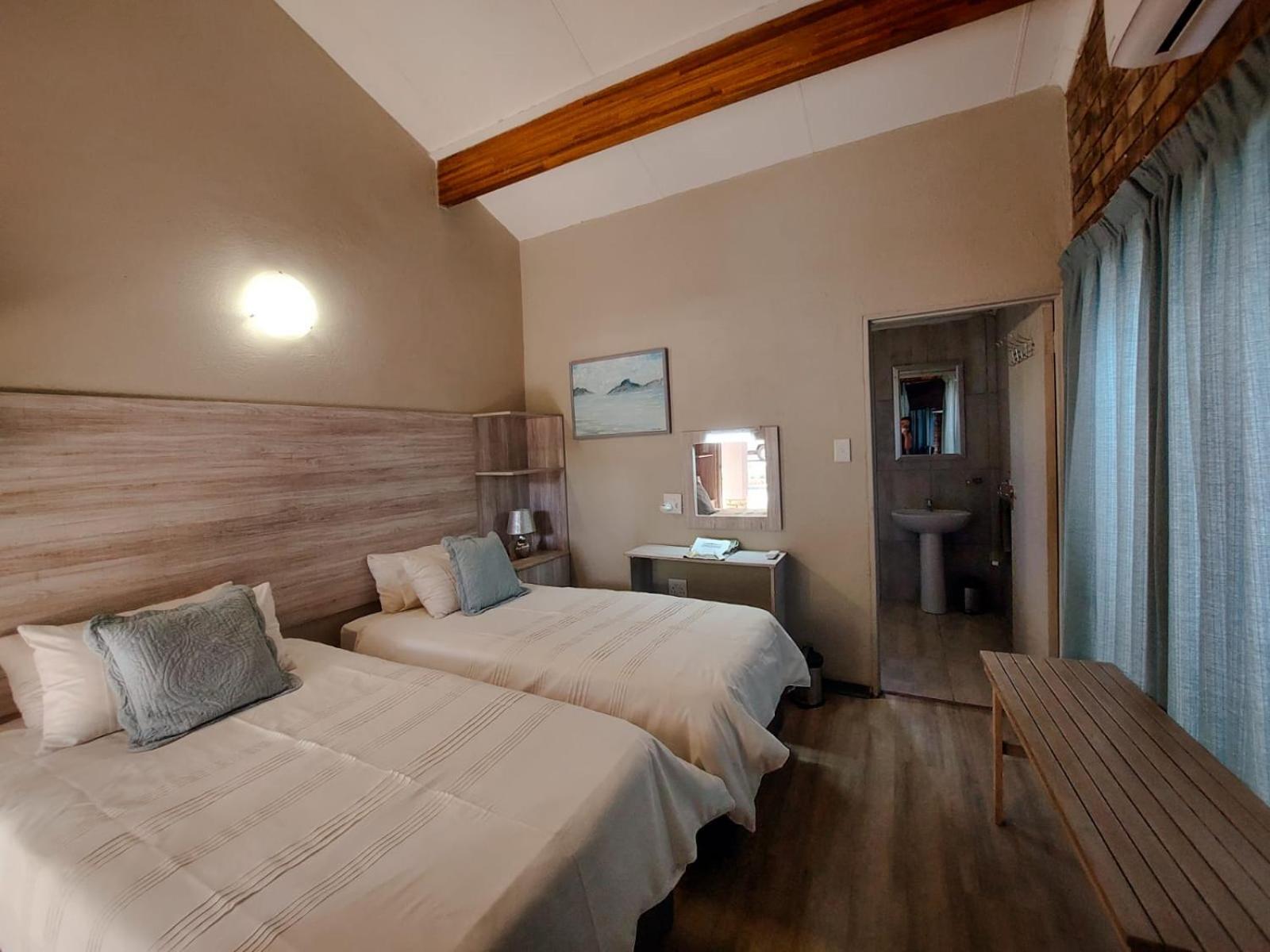 Twin Room with Pool View - Photo 1