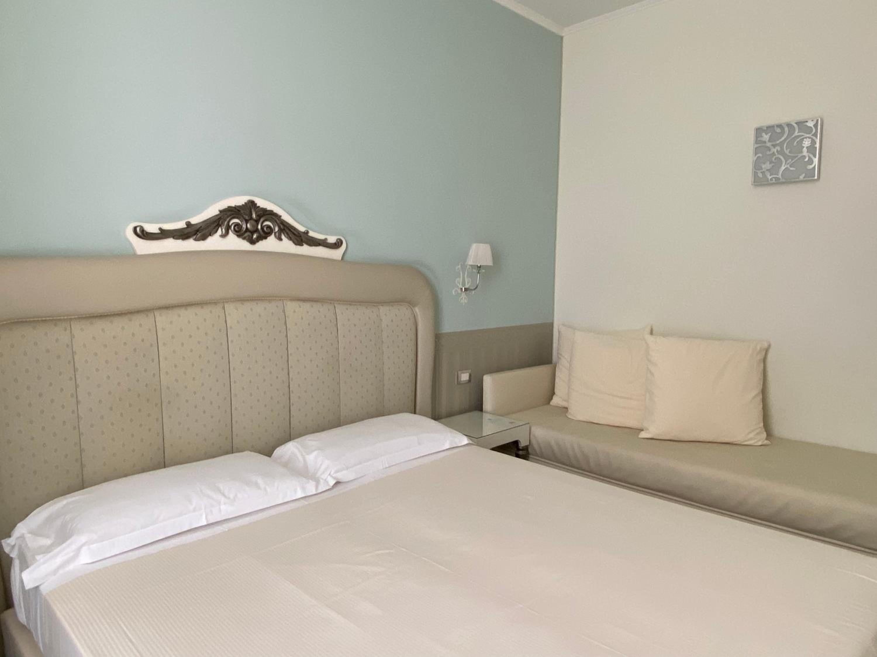 Classic Triple Room - Photo 2