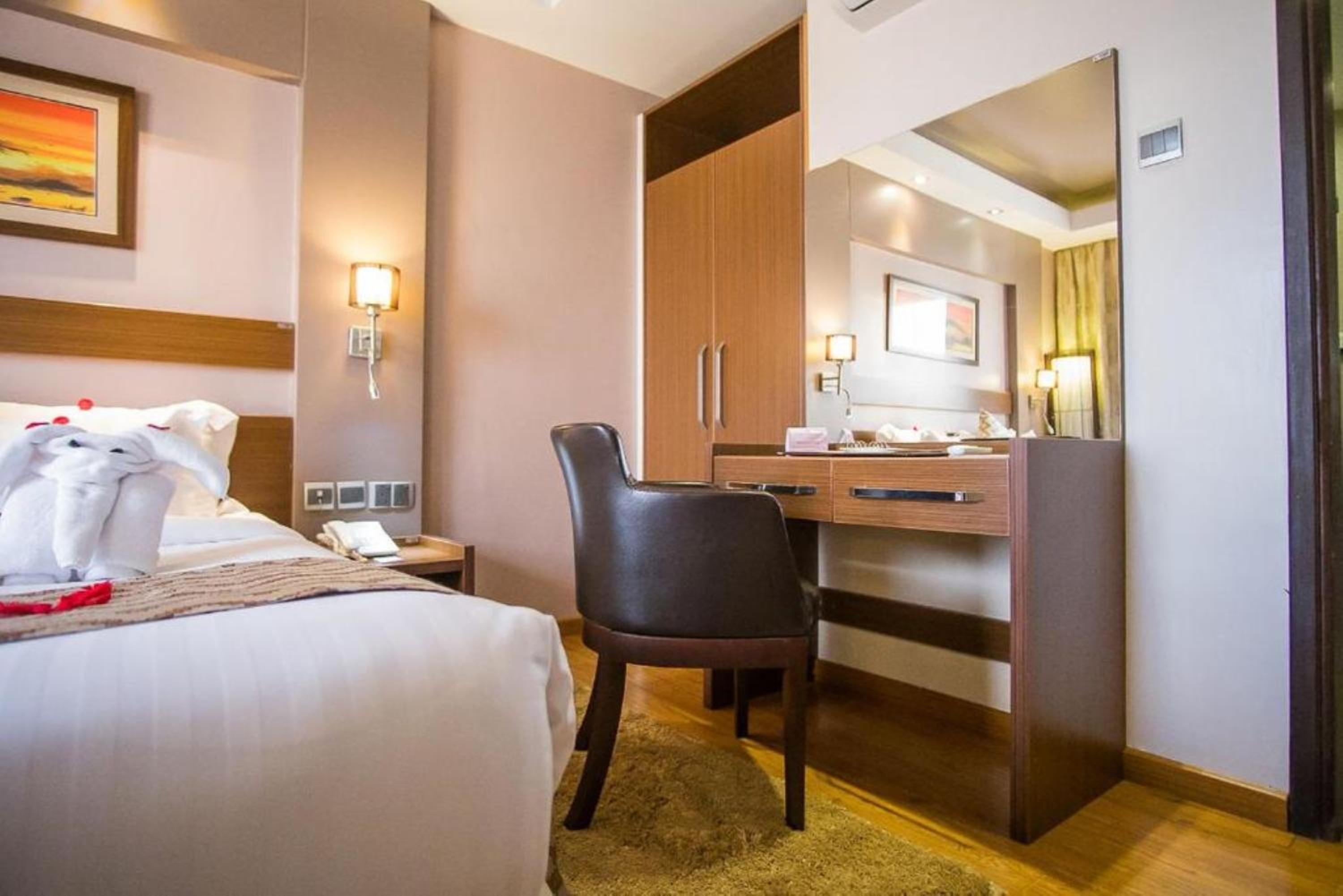 Superior  Room thumbnail 6