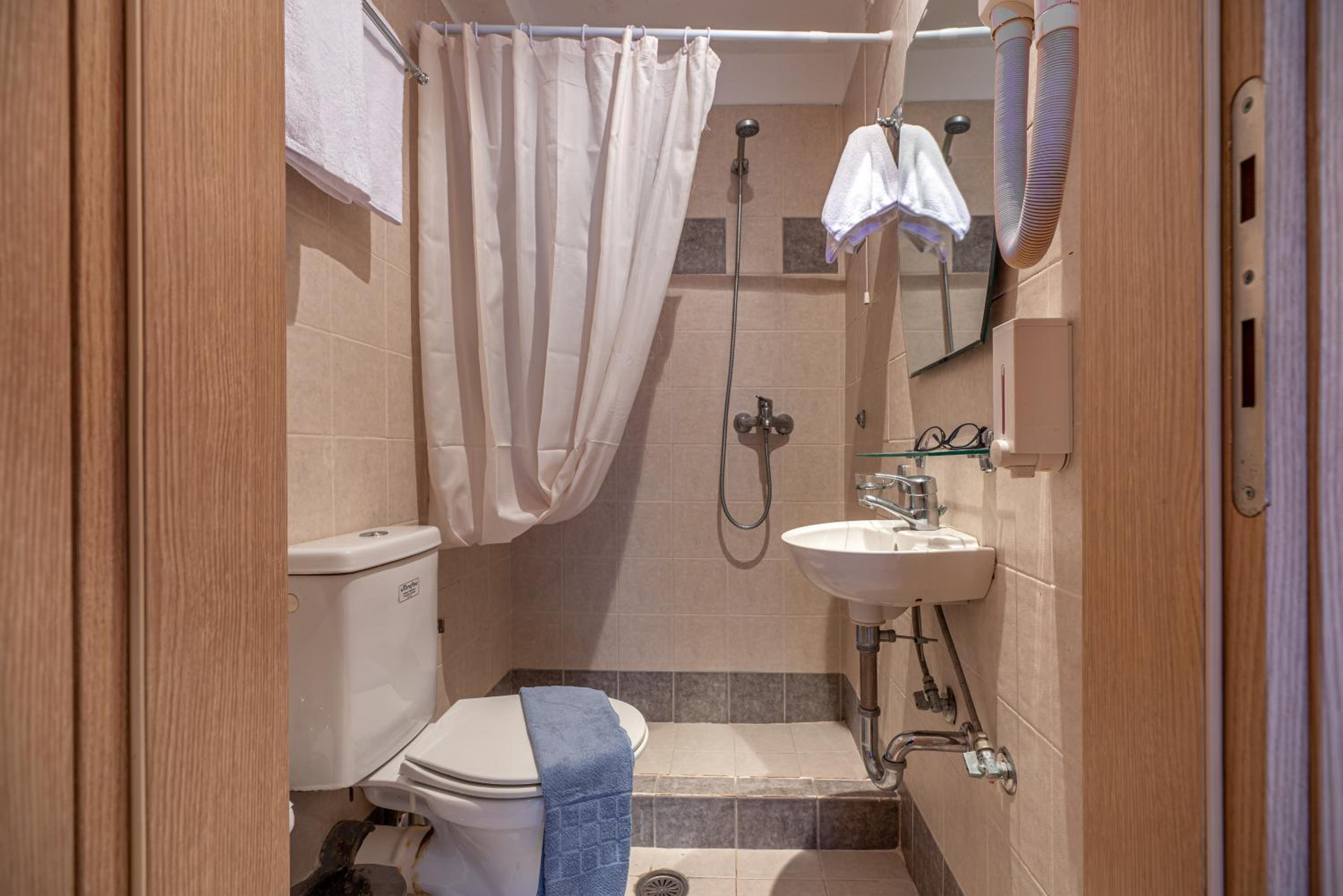 Double Room with Balcony and Side Sea View photo 2