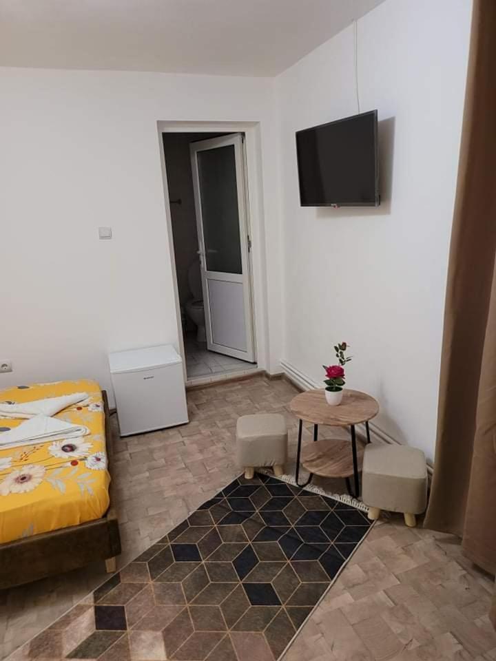 Double Room with Private Bathroom photo 2