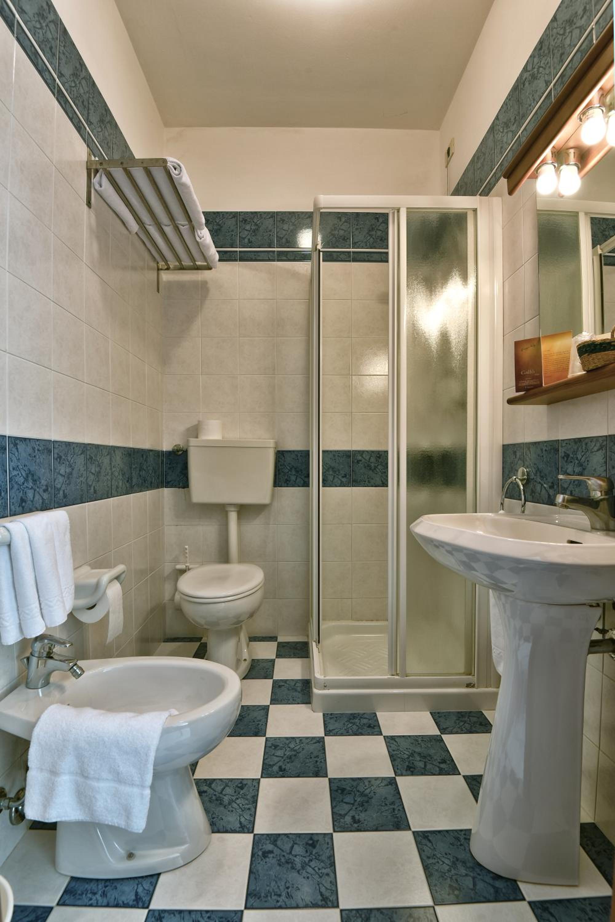 Superior Double or Twin Room with Lake View - Photo 11
