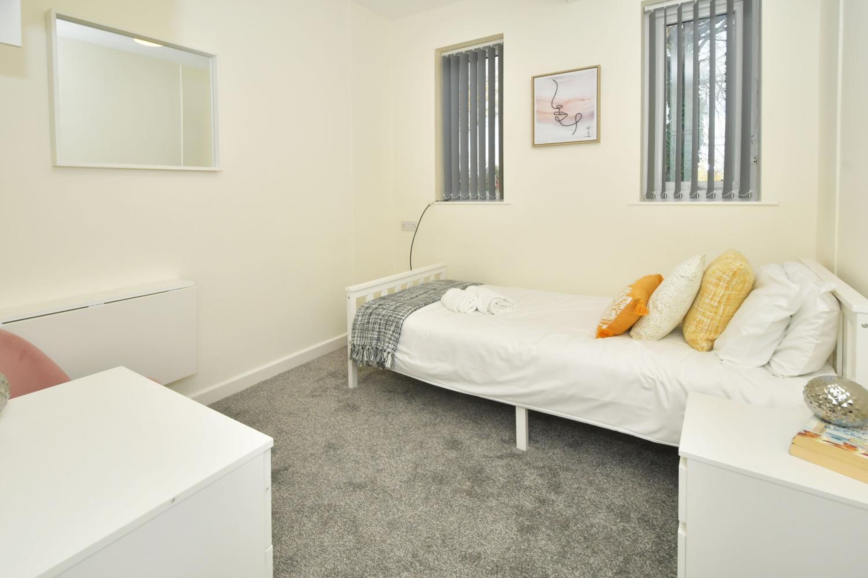 Single Room with Shared Bathroom photo 1