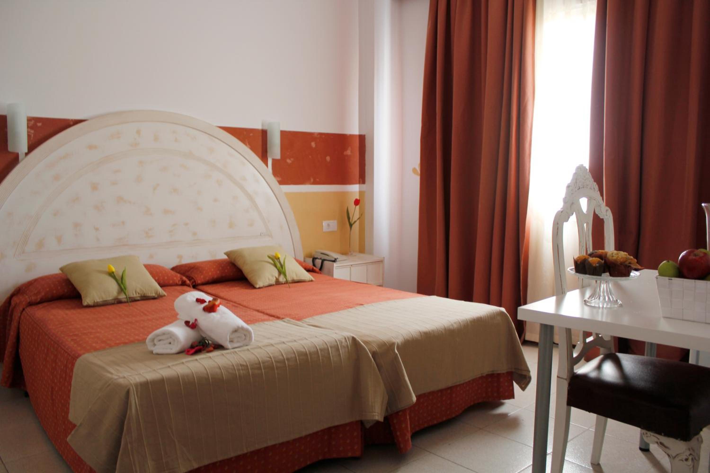 Double or Twin Room - Photo 2