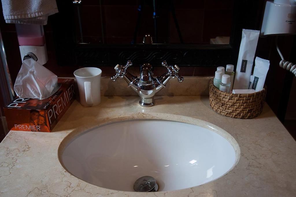 Double Room - Photo 6